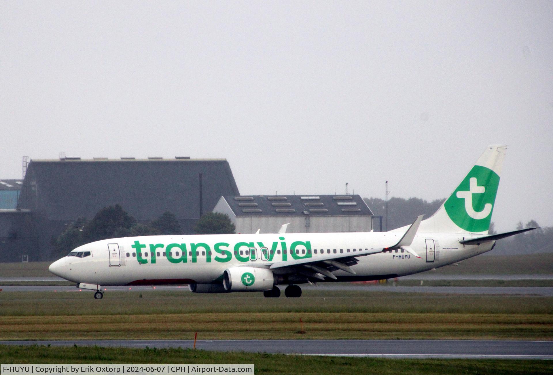 F-HUYU, 2011 Boeing 737-86N C/N 38014, F-HUYU landed rw 22L