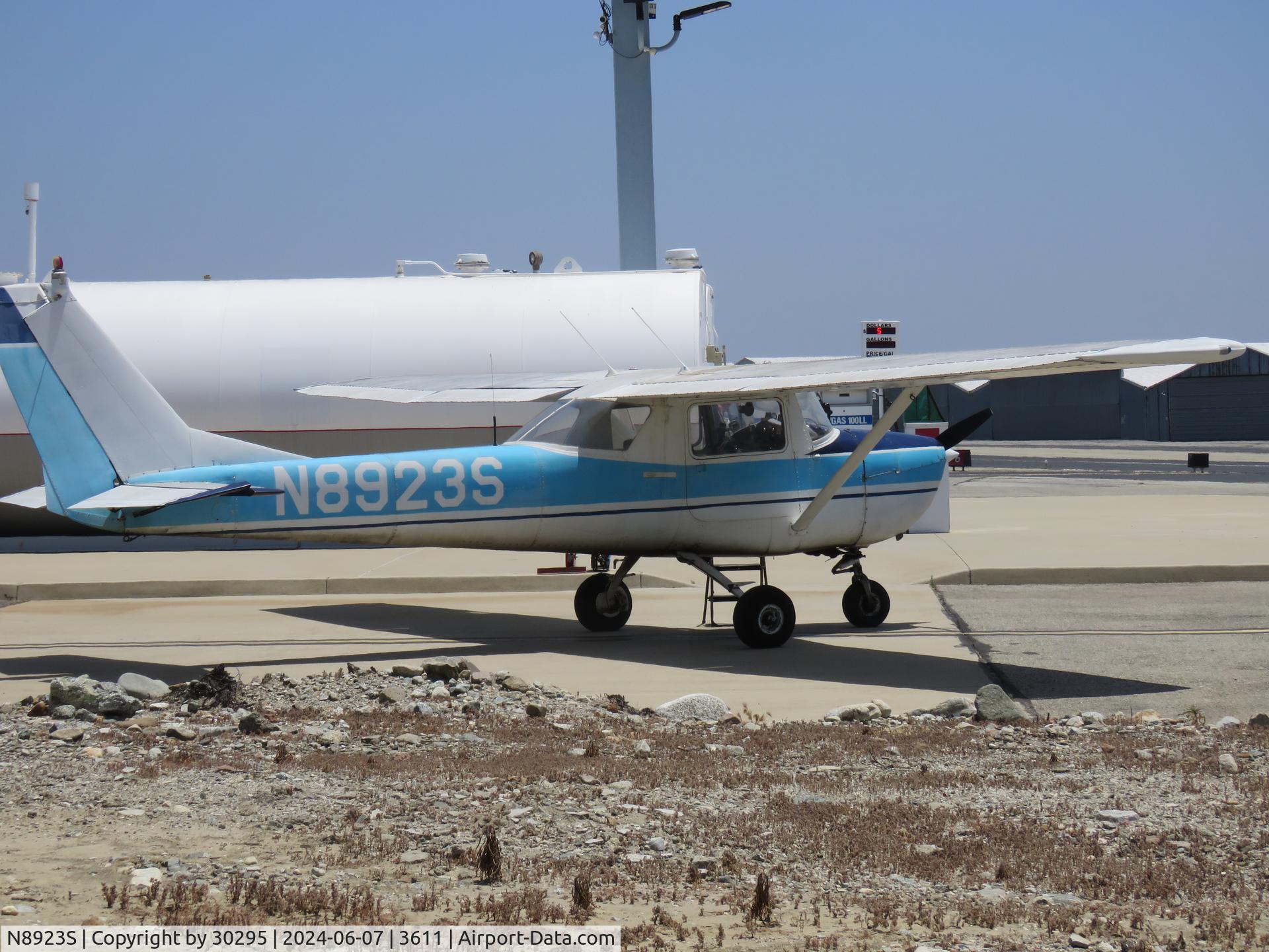 N8923S, 1965 Cessna 150F C/N 15062223, Fuelling
