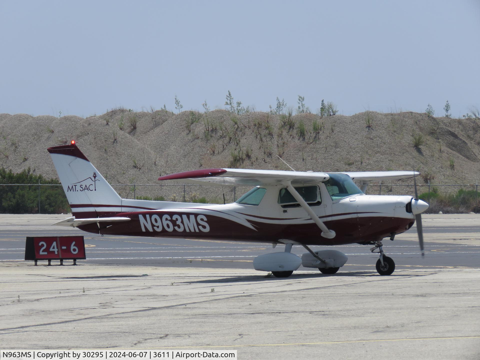 N963MS, 1982 Cessna 152 C/N 15285655, Waiting to fuel