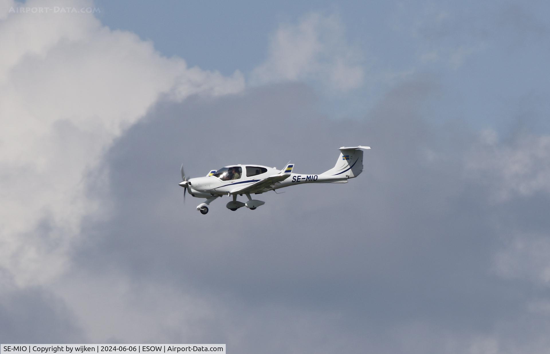 SE-MIO, 2011 Diamond DA-40NG Diamond Star C/N 40.N037, Rwy 19