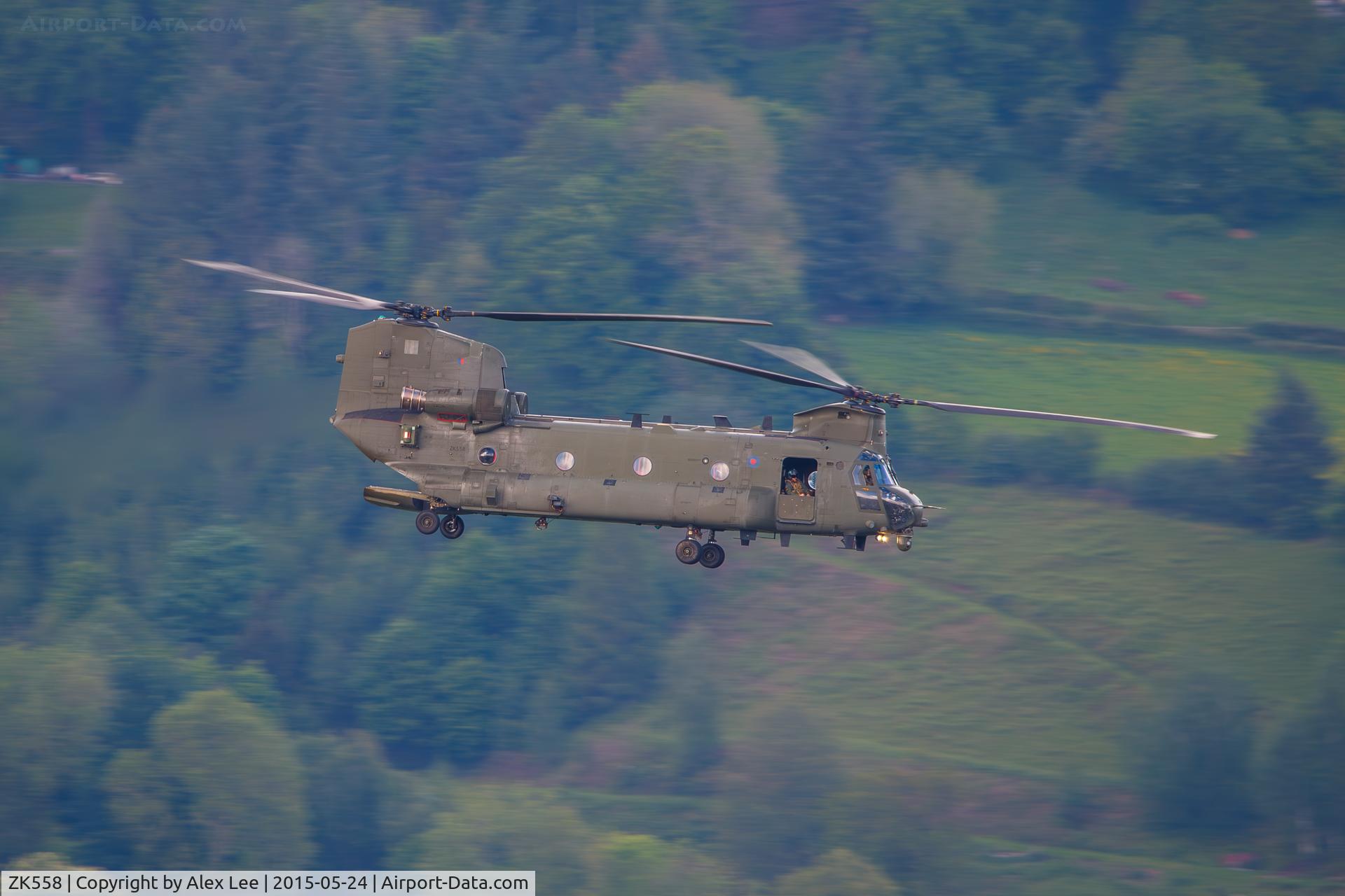 ZK558, Boeing Chinook HC.6 C/N M7709, Flying over Abergavenny