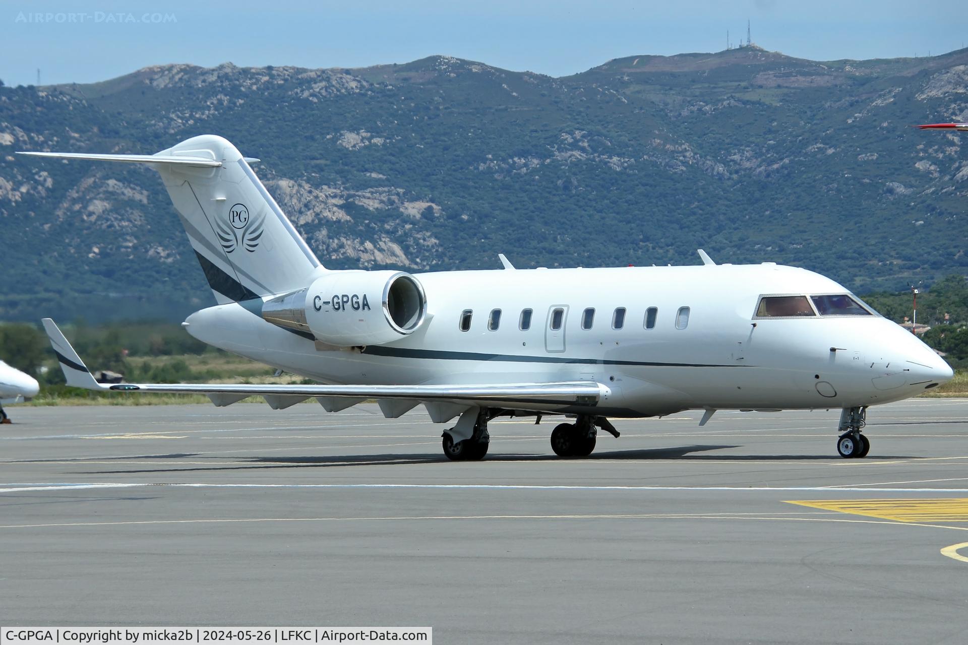 C-GPGA, 2012 Bombardier Challenger 604 (CL-600-2B16) C/N 5893, Taxiing