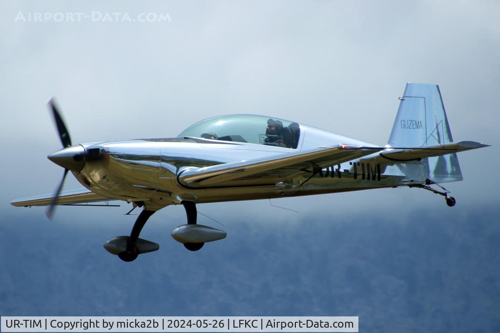 UR-TIM, Extra 330LX C/N LC075, Landing