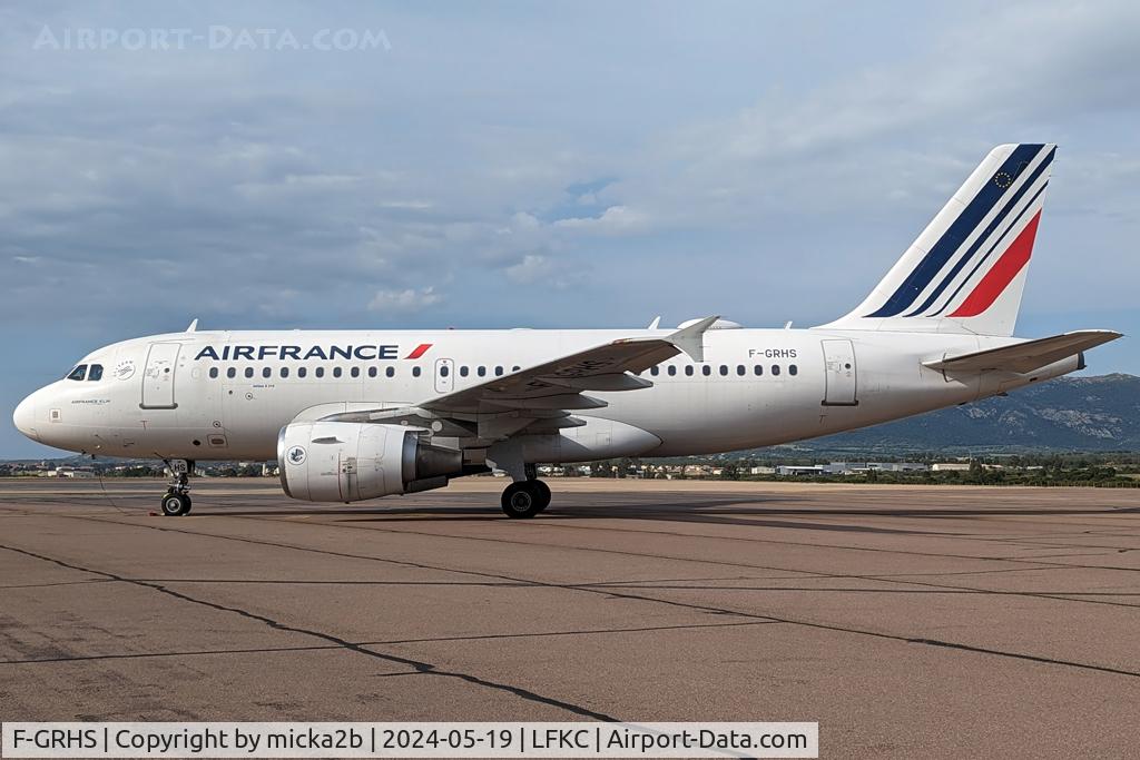 F-GRHS, 2001 Airbus A319-111 C/N 1444, Parked