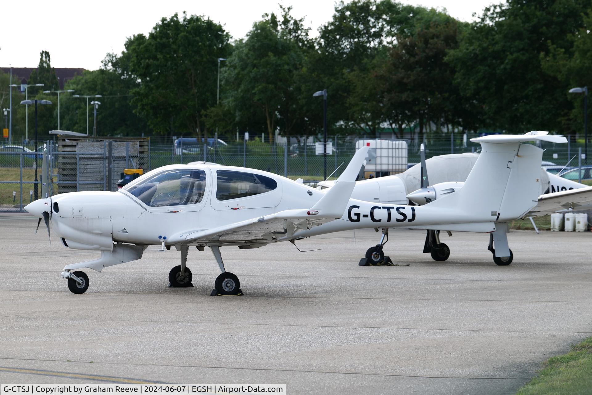 G-CTSJ, 2014 Diamond DA-40NG Diamond Star C/N 40.N181, Parked at Norwich.
