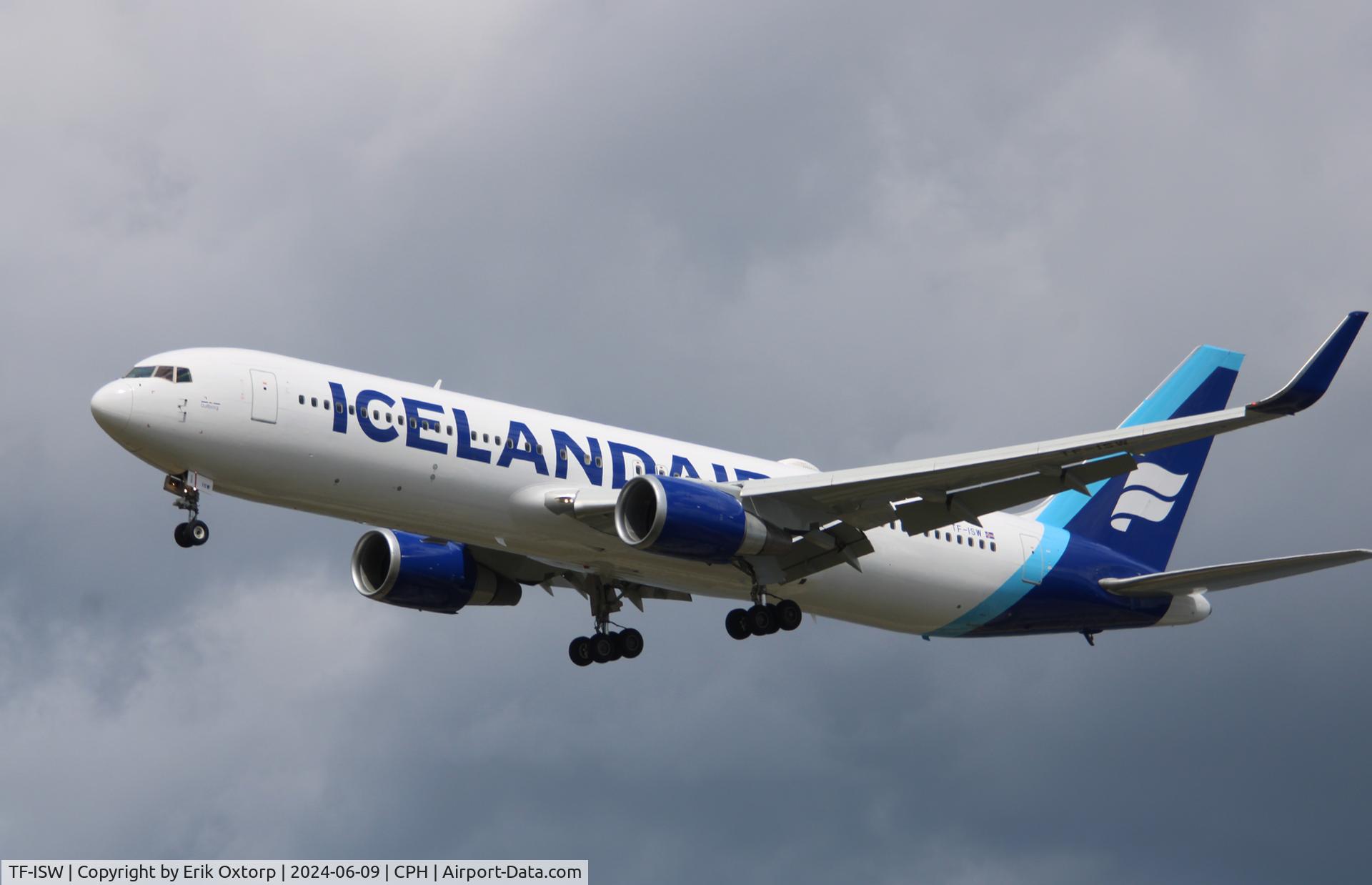 TF-ISW, 1997 Boeing 767-319/ER C/N 28745, TF-ISW landing rw 22L