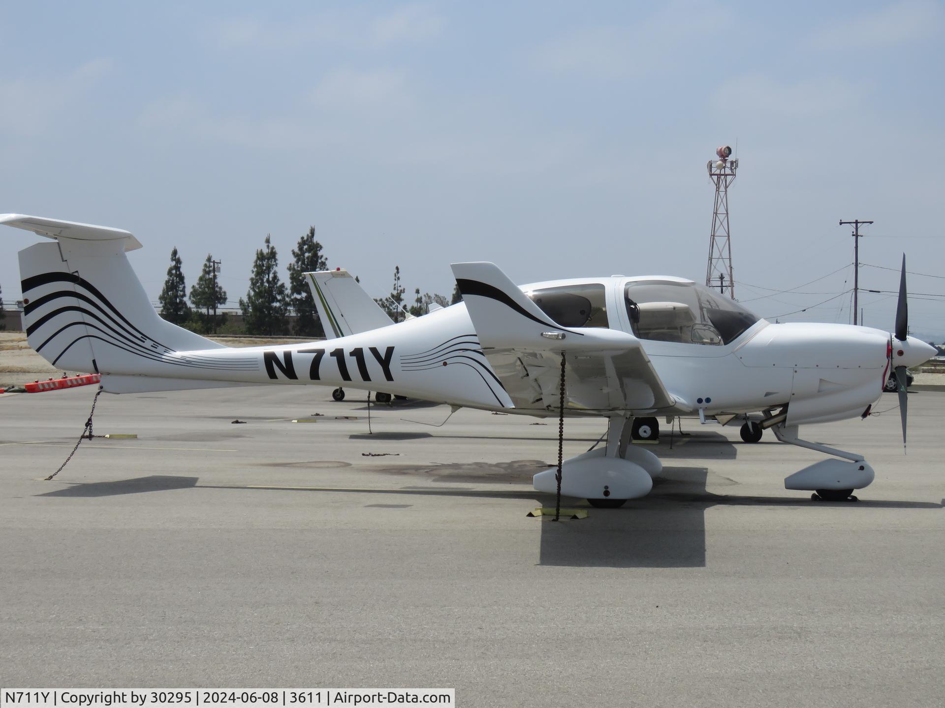 N711Y, 2018 Diamond DA 40 NG C/N 40.NC135, Parked