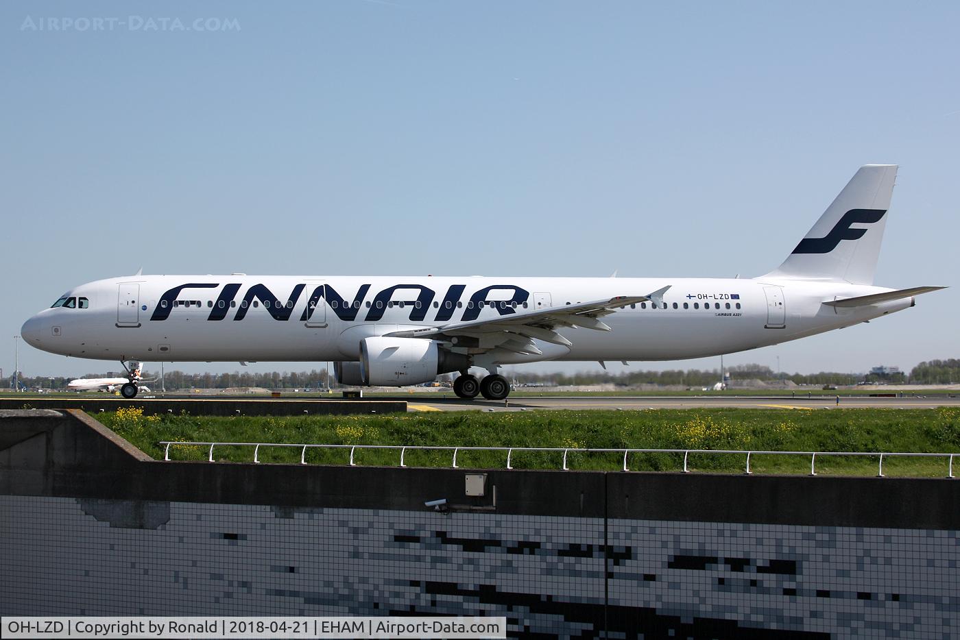 OH-LZD, 2000 Airbus A321-211 C/N 1241, at eham