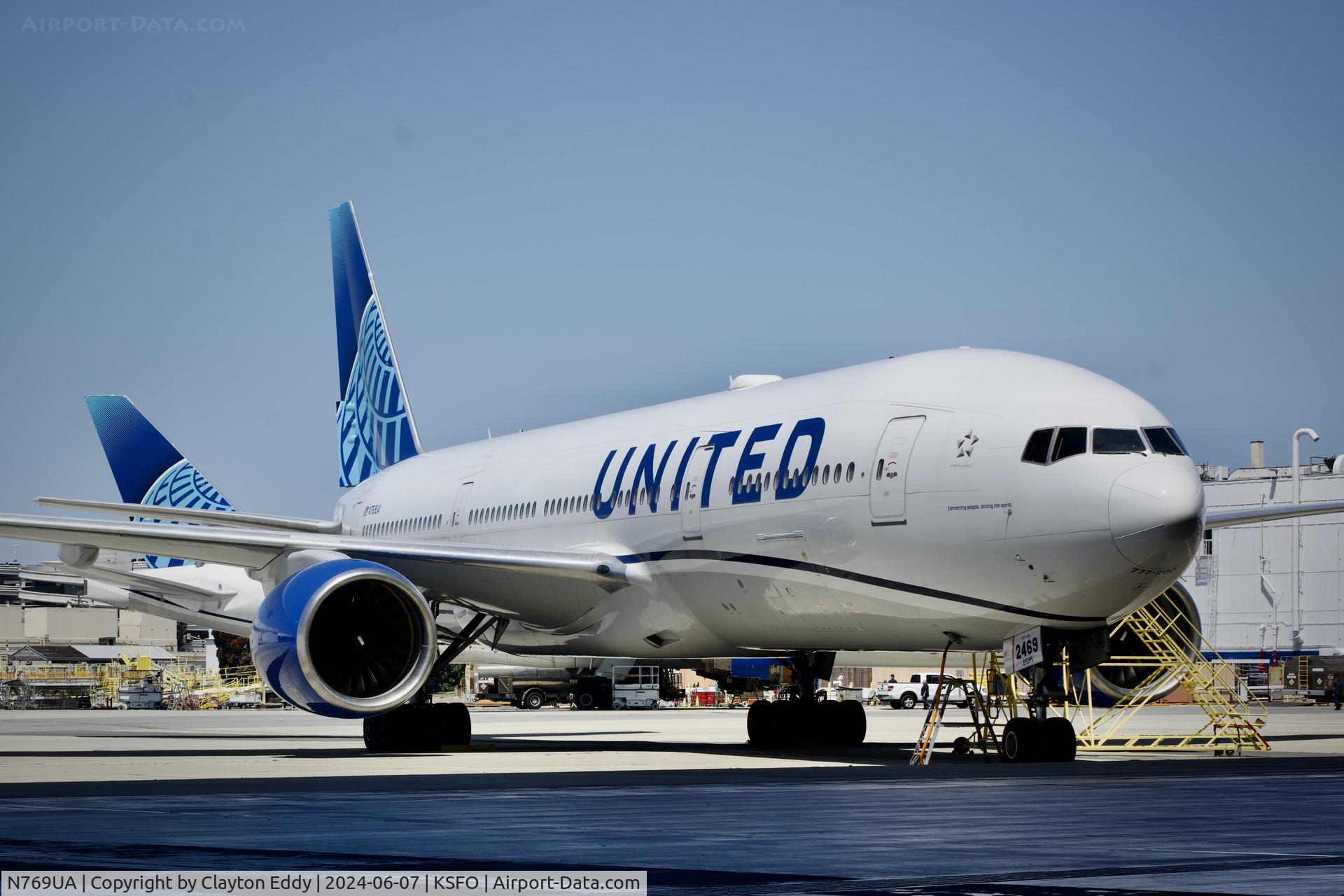 N769UA, 1995 Boeing 777-222 C/N 26921, SFO 2024.