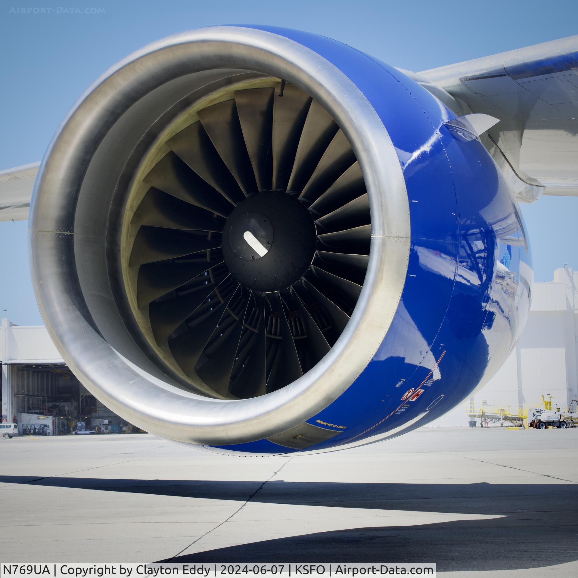 N769UA, 1995 Boeing 777-222 C/N 26921, SFO 2024.