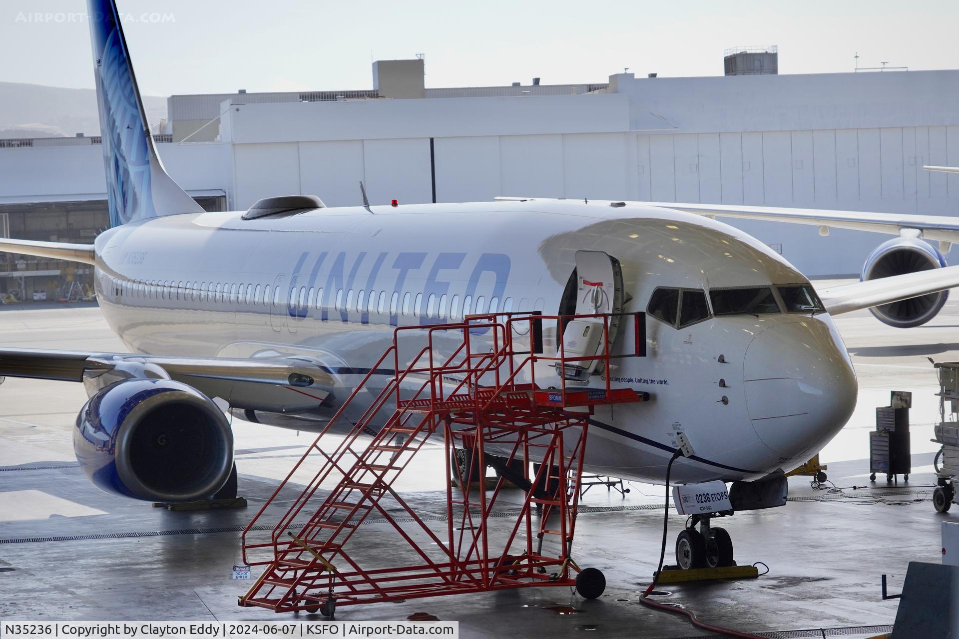 N35236, 1999 Boeing 737-824 C/N 28801, SFO 2024.