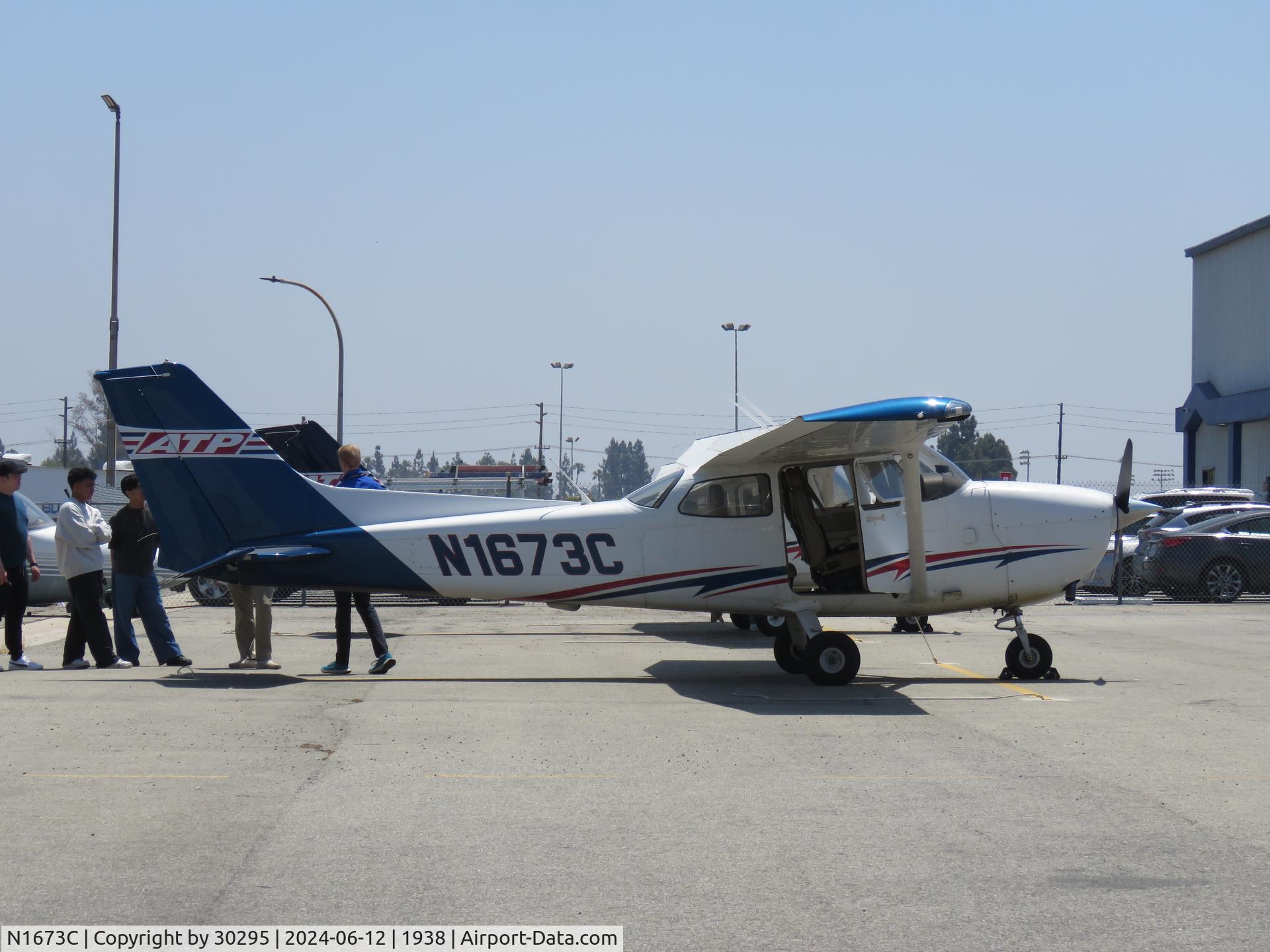 N1673C, 1953 Cessna 180 C/N 30373, Walking around