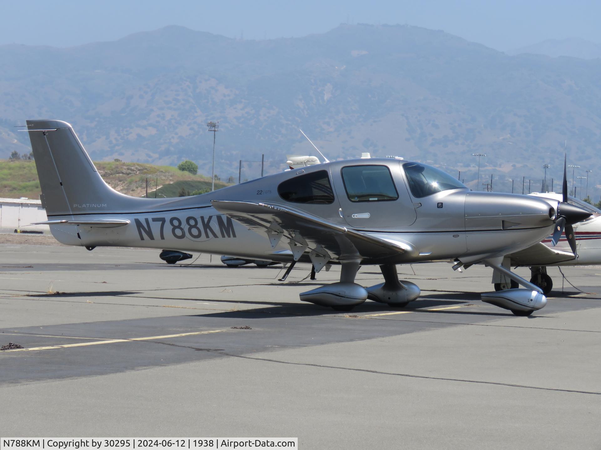 N788KM, 2019 Cirrus SR22-G6 C/N 4745, Parked