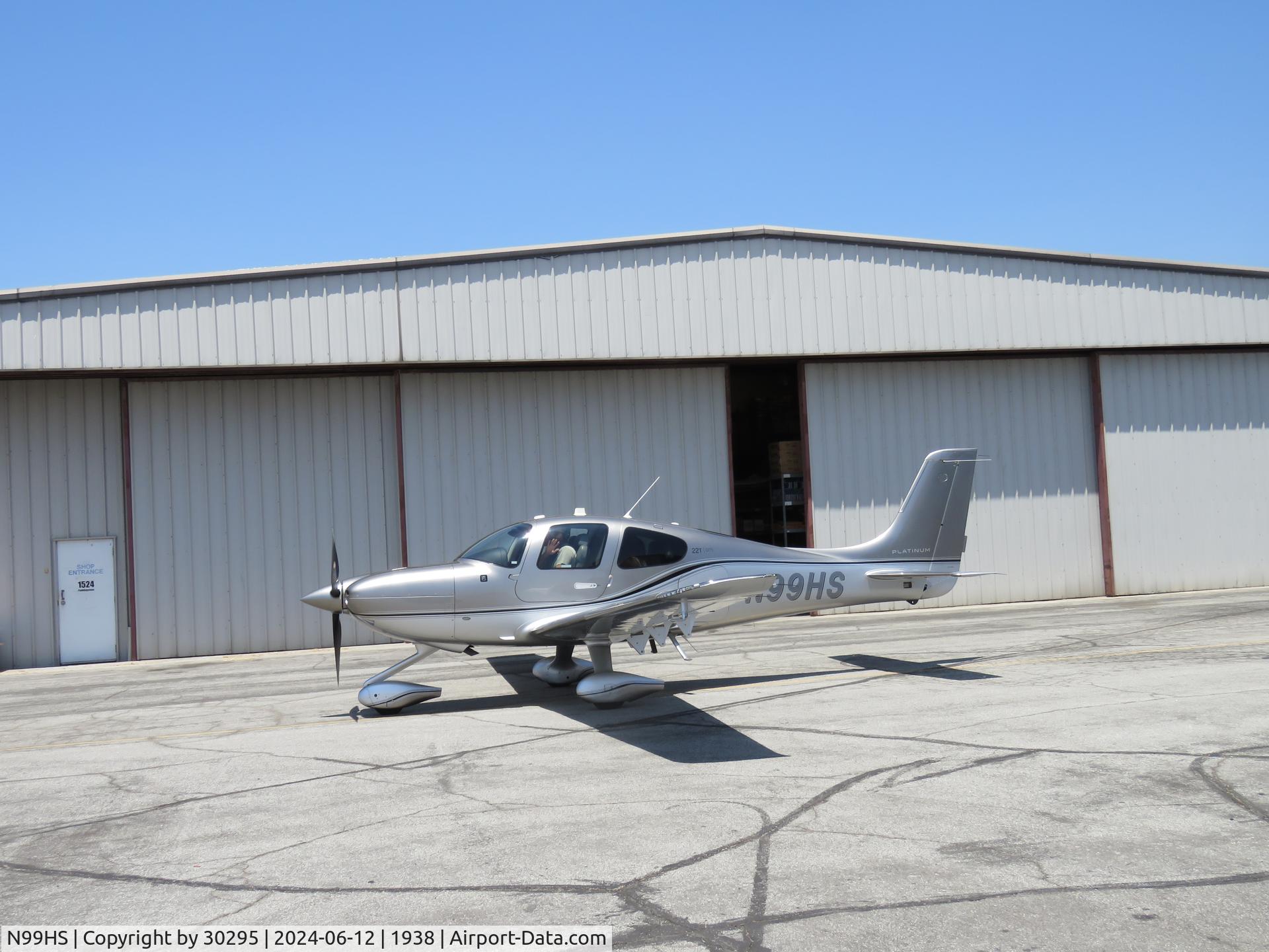 N99HS, 2019 Cirrus SR22T C/N 1909, Taxiing