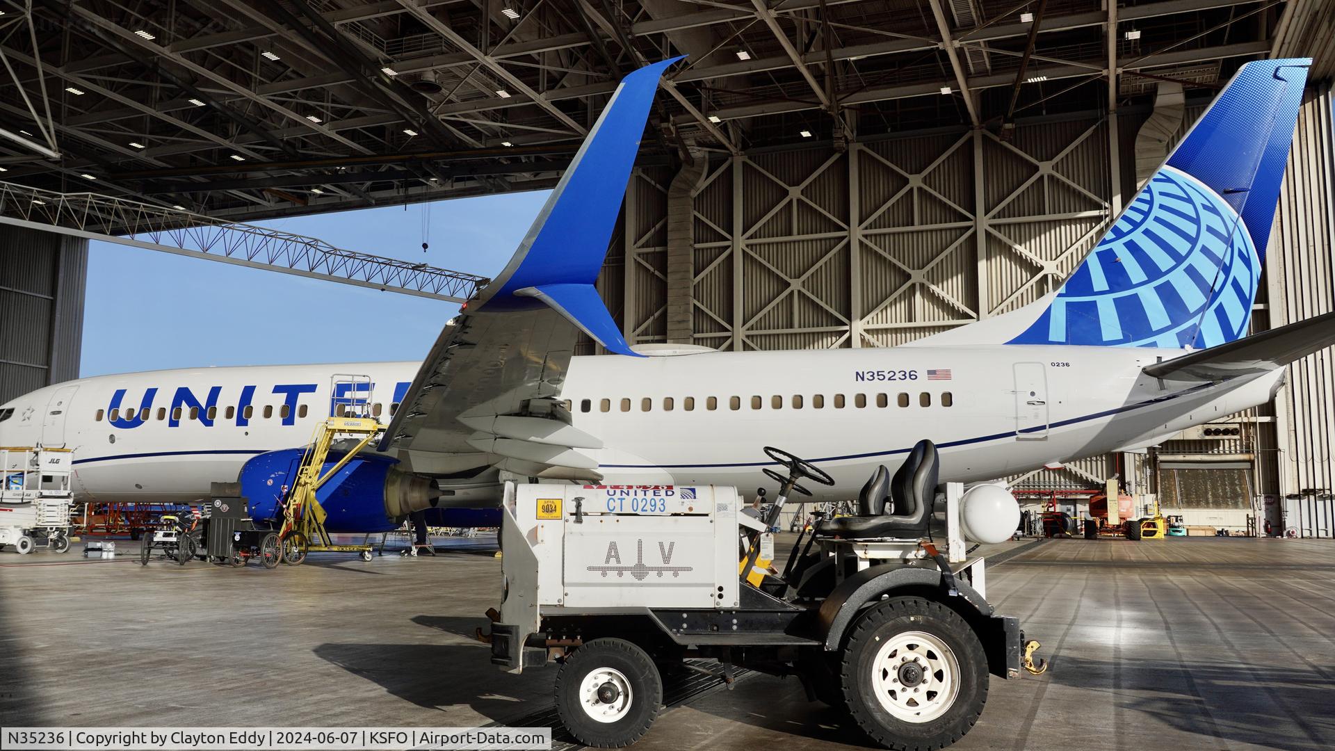 N35236, 1999 Boeing 737-824 C/N 28801, SFO 2024.