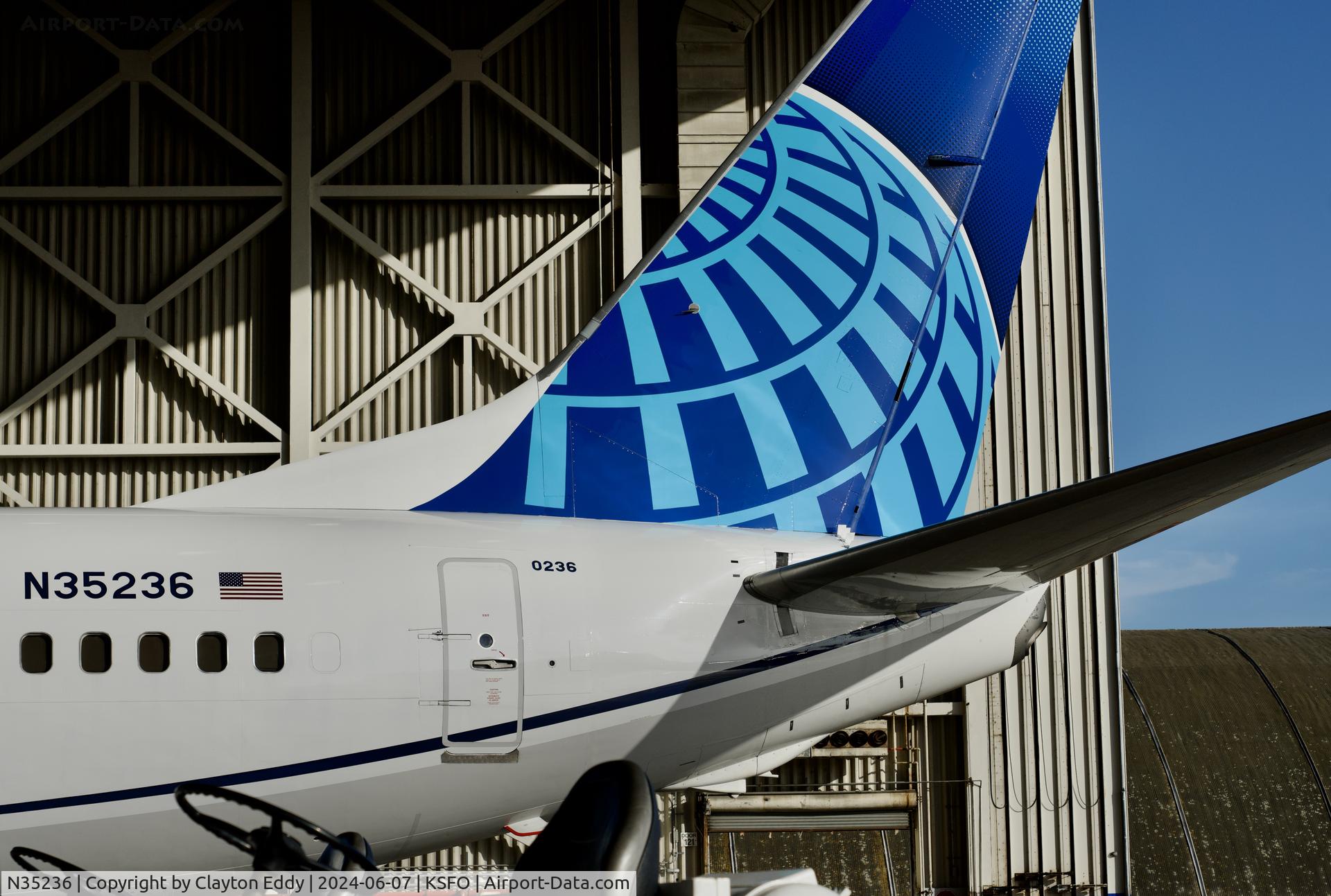 N35236, 1999 Boeing 737-824 C/N 28801, SFO 2024.