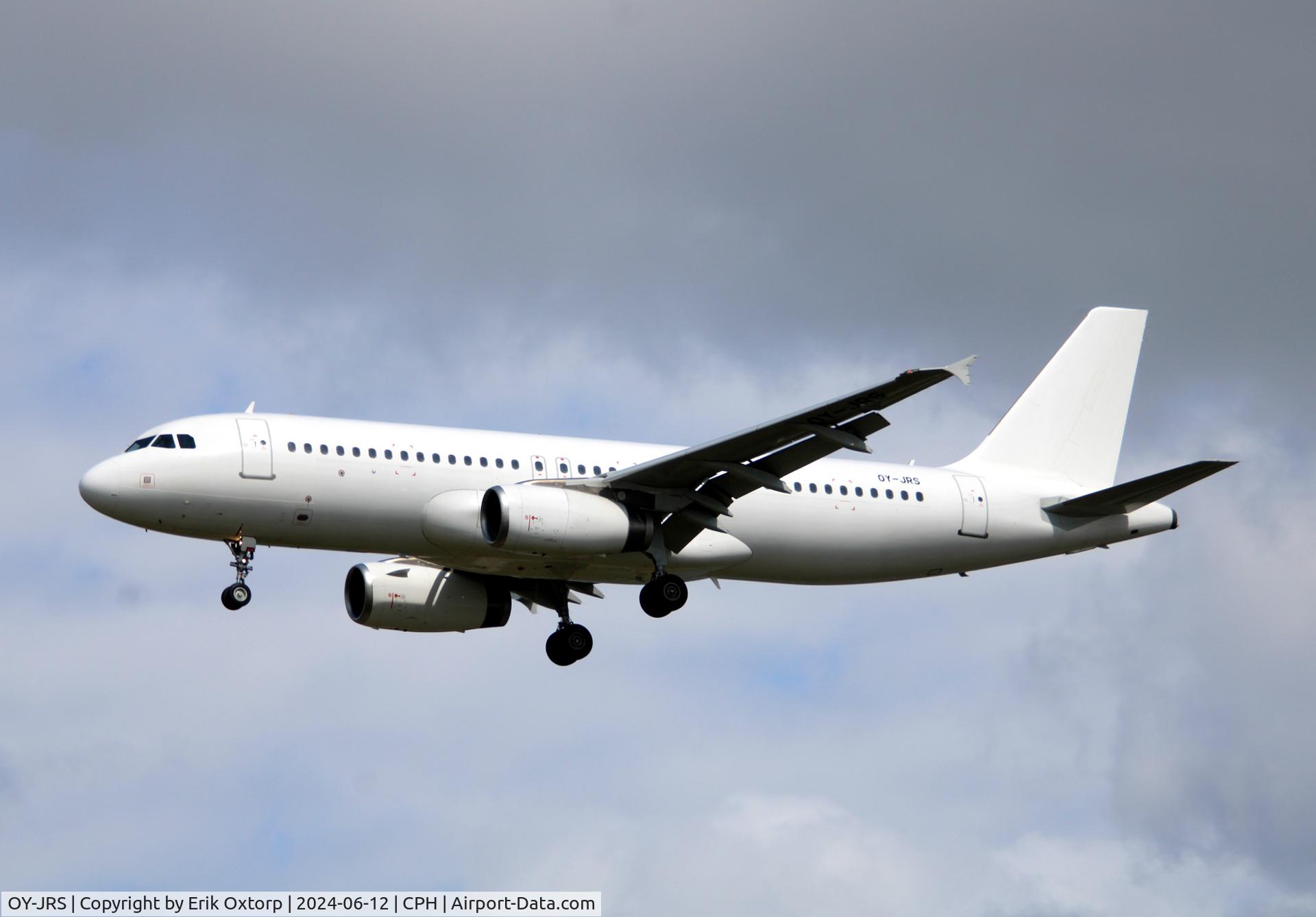 OY-JRS, 2011 Airbus Airbus A320-232 C/N 4973, OY-JRS landing rw 22L