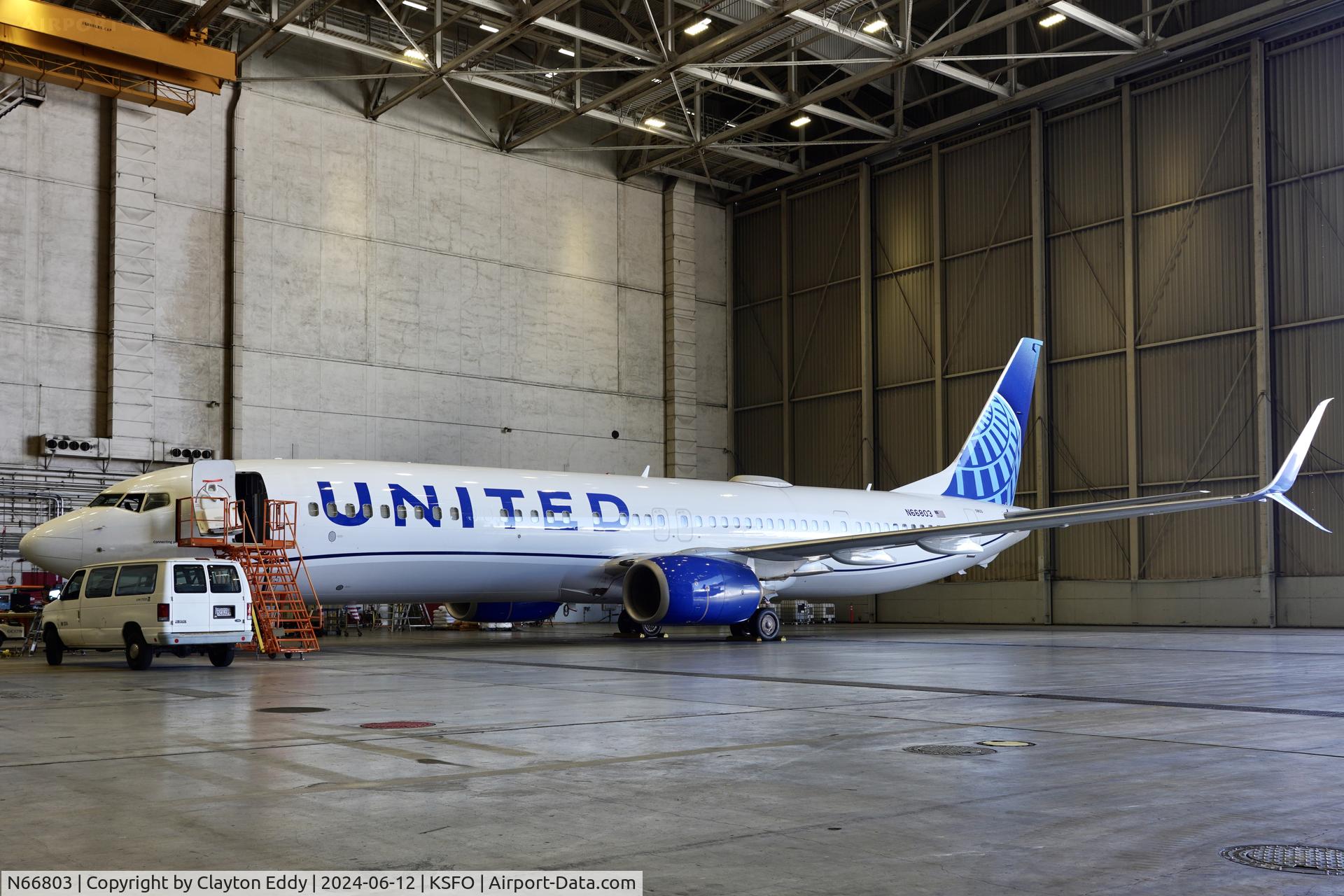 N66803, 2013 Boeing 737-924/ER C/N 42817, SFO 2024.