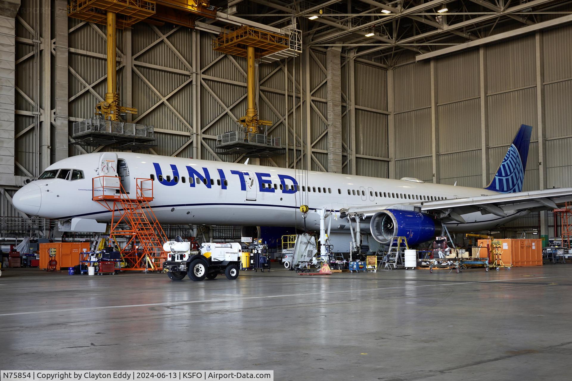 N75854, 2002 Boeing 757-324 C/N 32813, Gear change SFO 2024.