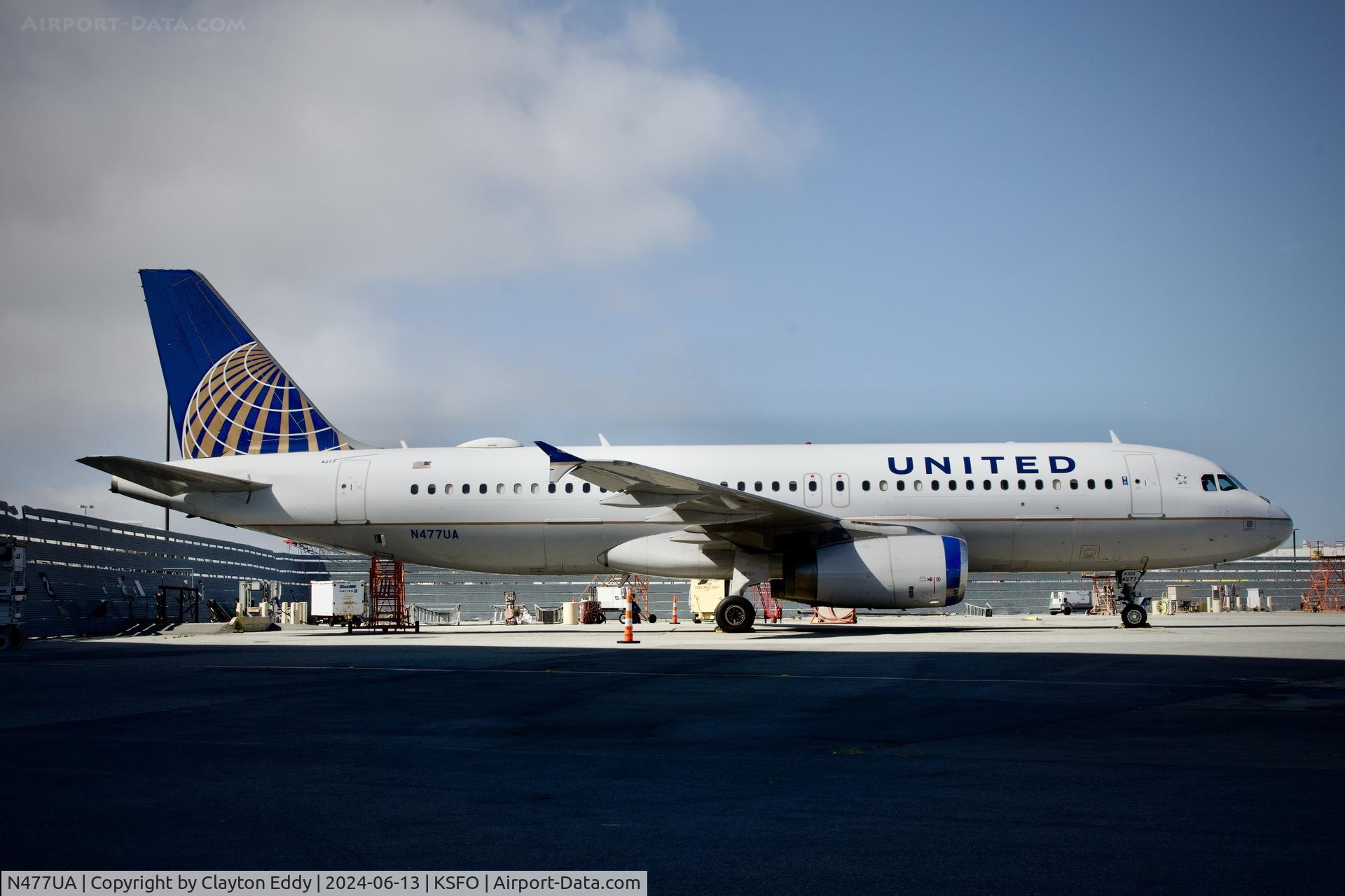 N477UA, 2001 Airbus A320-232 C/N 1514, SFO 2024.