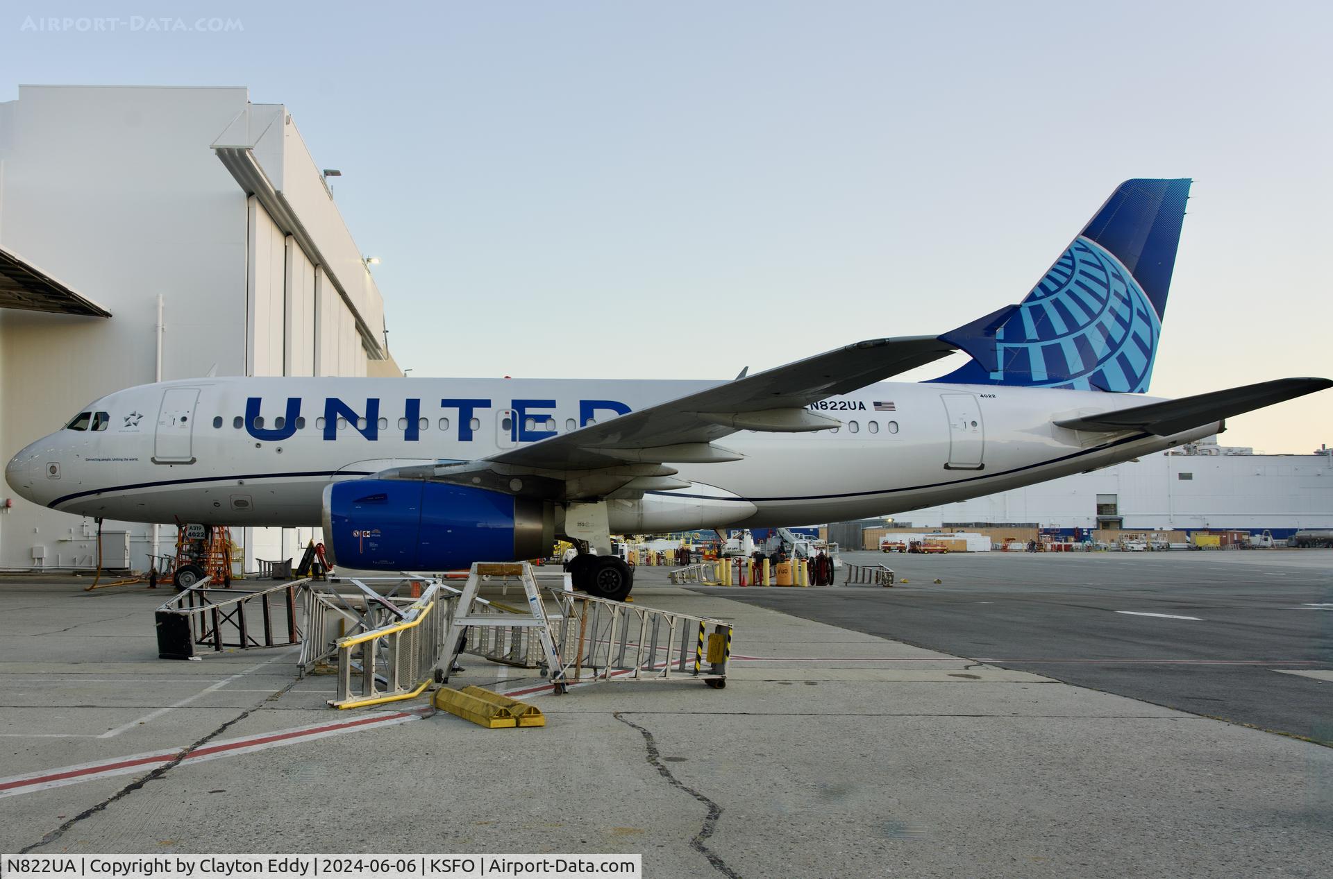 N822UA, 1998 Airbus A319-131 C/N 948, SFO 2024.