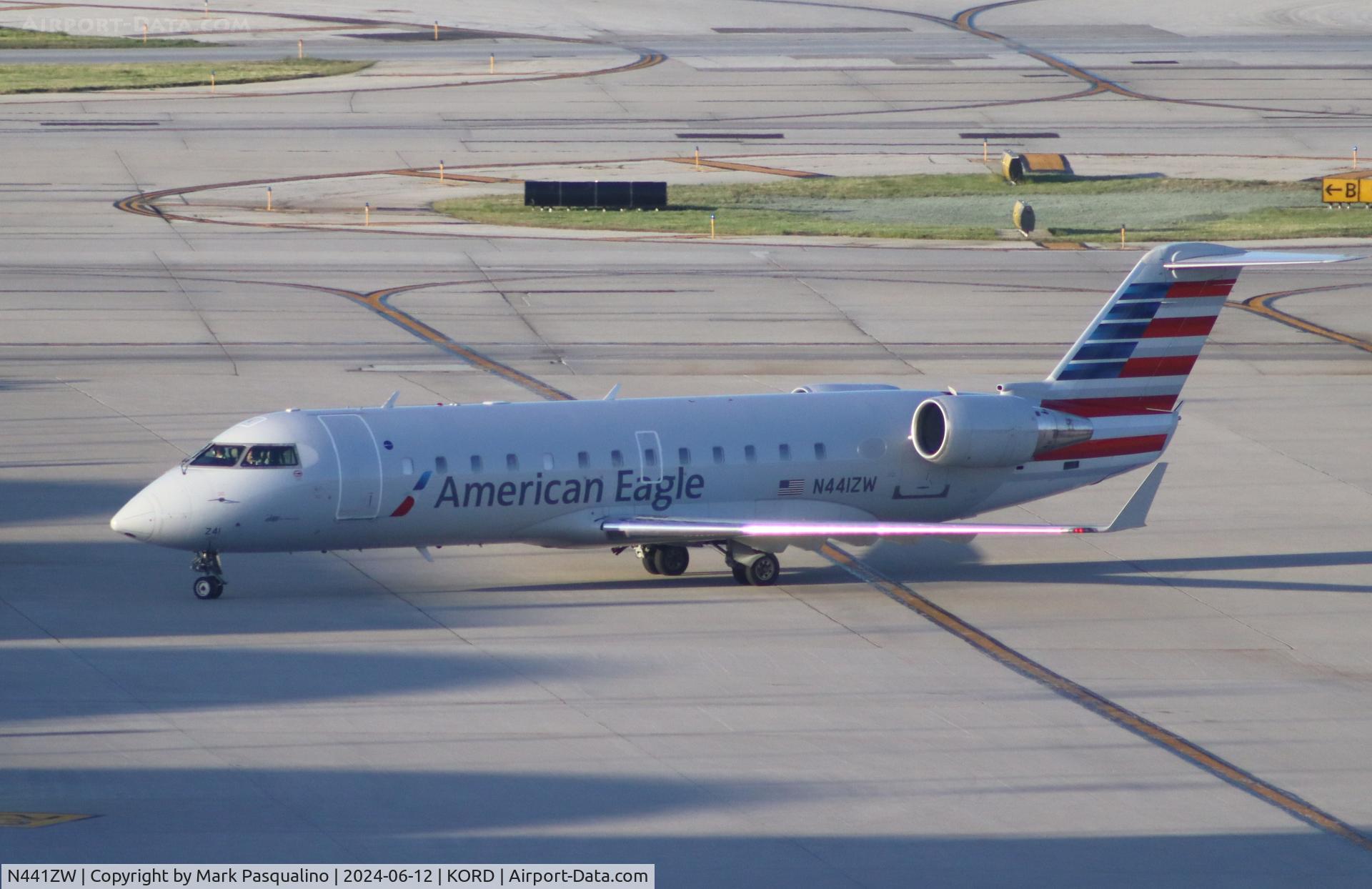 N441ZW, 2003 Bombardier CRJ-200LR (CL-600-2B19) C/N 7777, CL-600-2B19