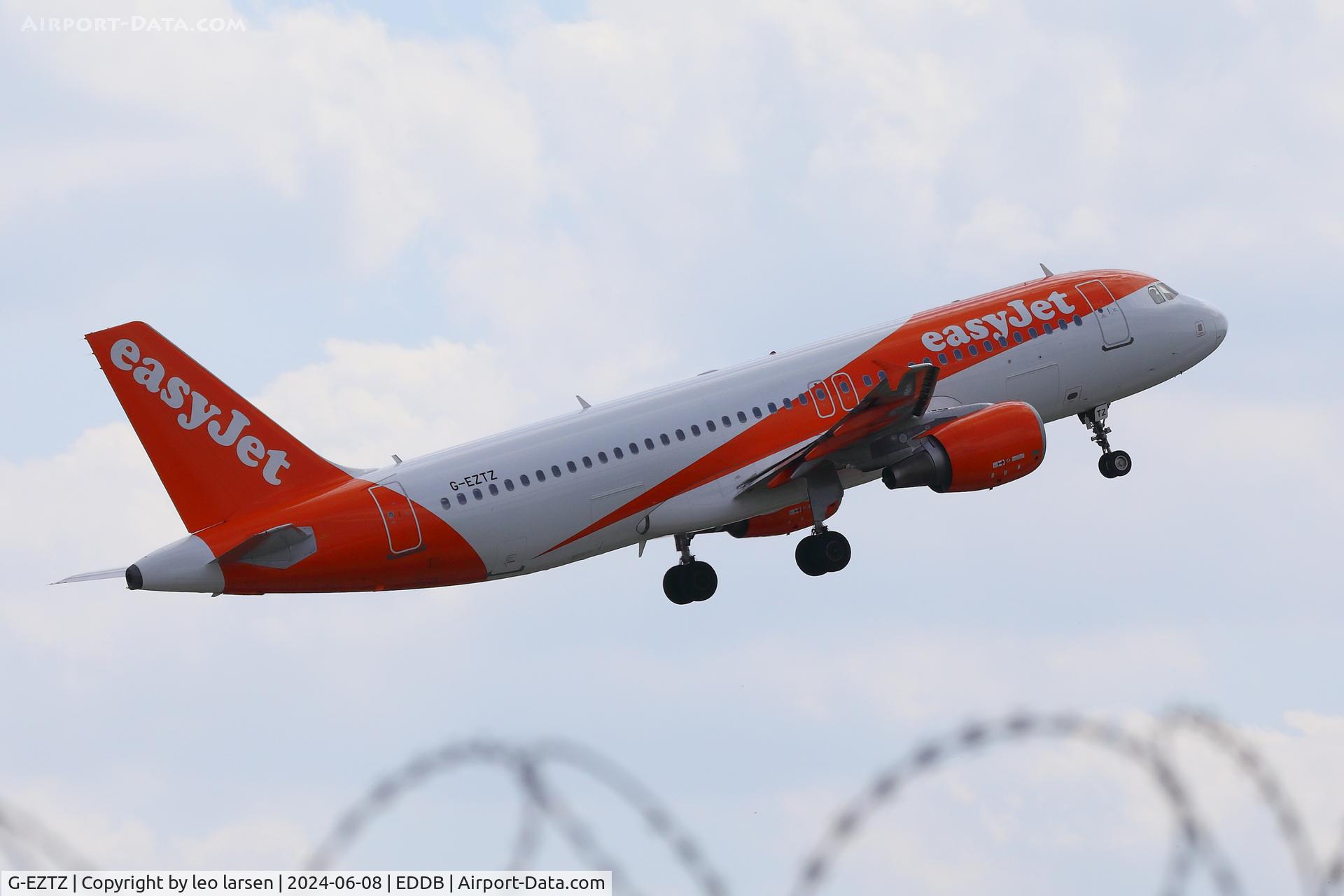 G-EZTZ, 2010 Airbus A320-214 C/N 4556, Berlin 8.6.2024