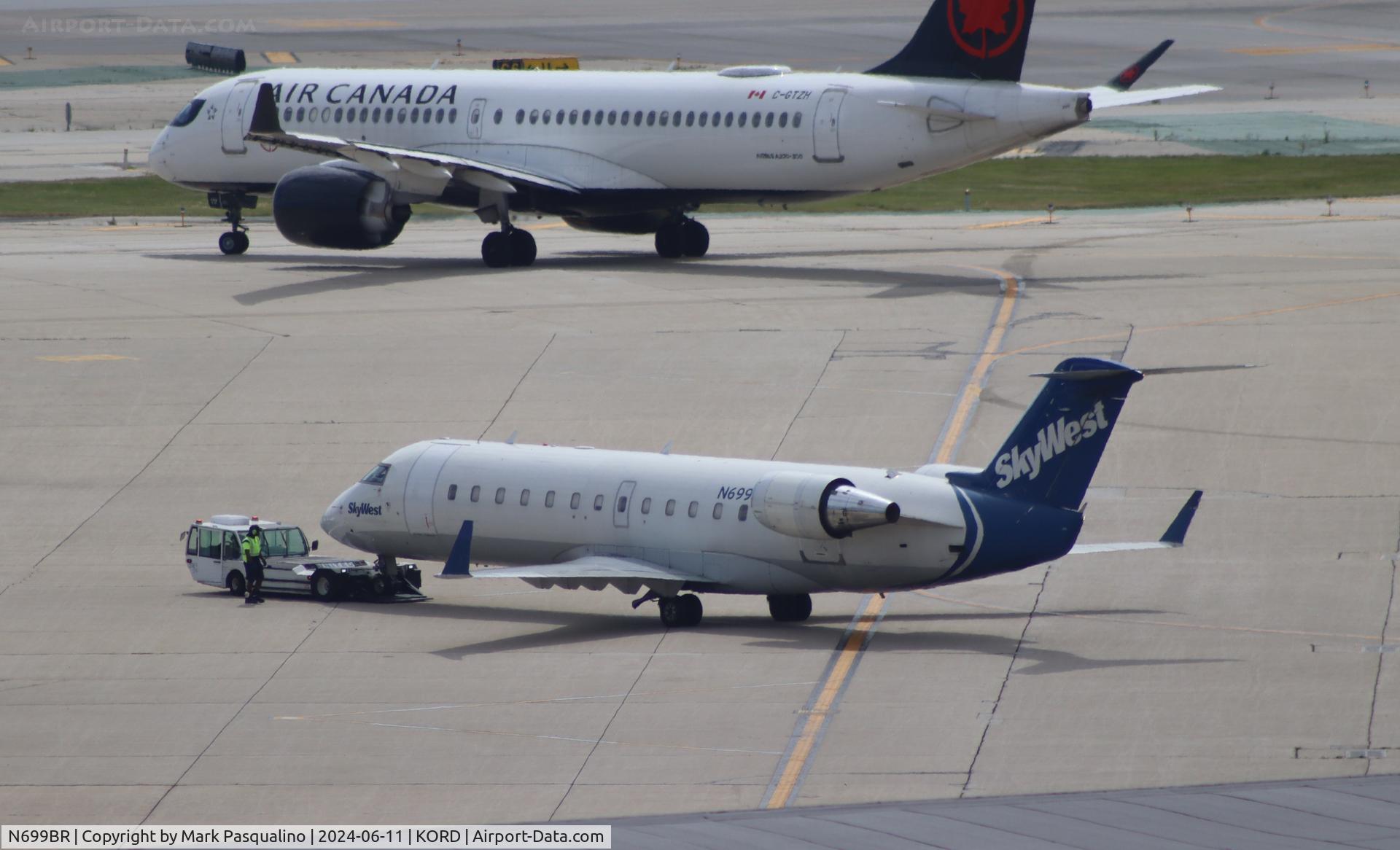 N699BR, 2003 Bombardier CRJ-200ER (CL-600-2B19) C/N 7801, CL-600-2B19