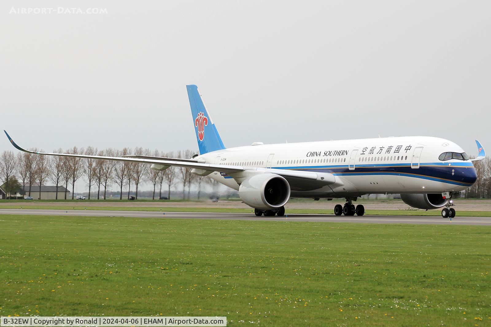 B-32EW, 2023 Airbus A350-941 C/N 0625, at eham