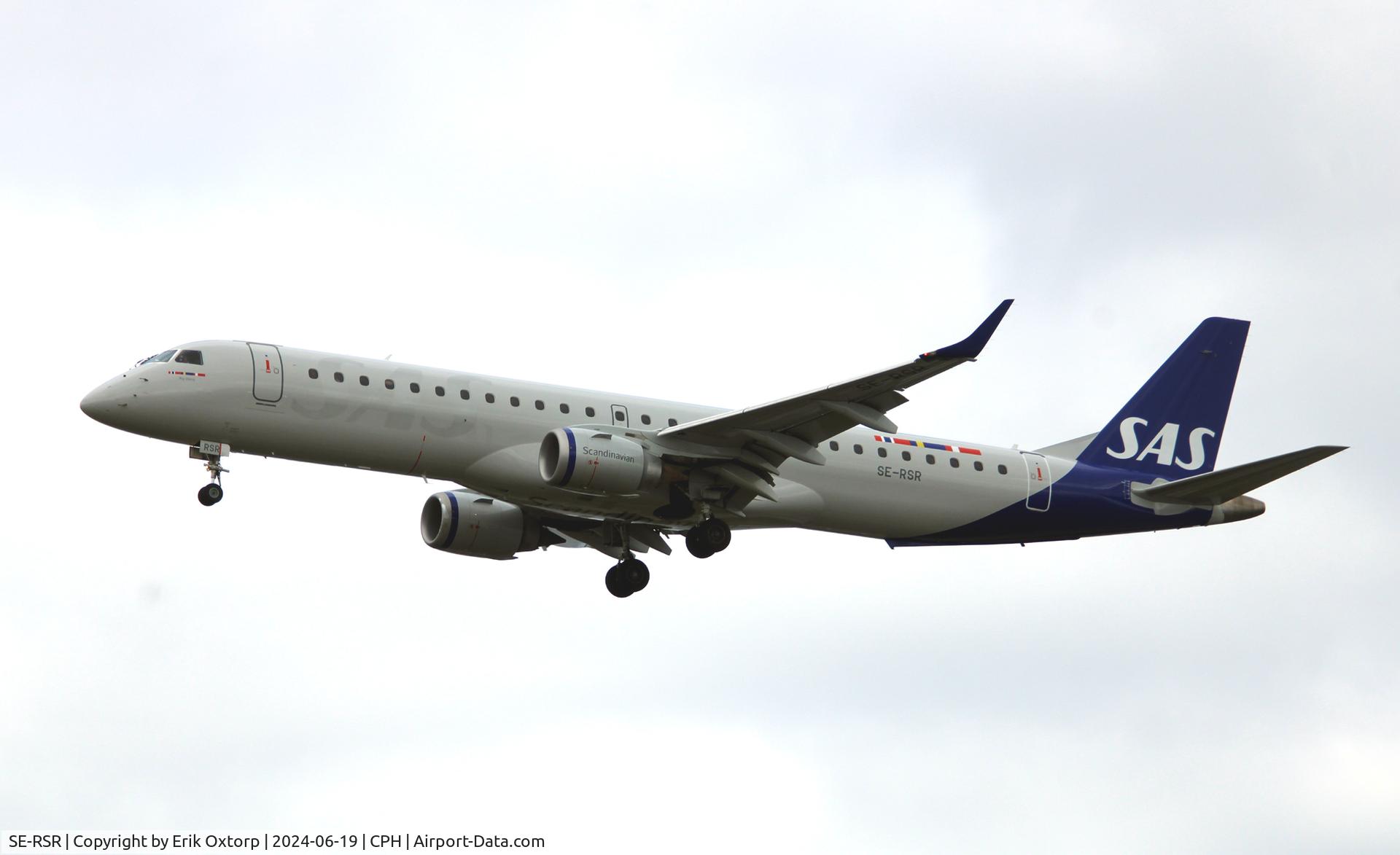 SE-RSR, 2011 Embraer 195LR (ERJ-190-200LR) C/N 19000425, SE-RSR noe repainted in full SAS c/s. Landing rw 22L