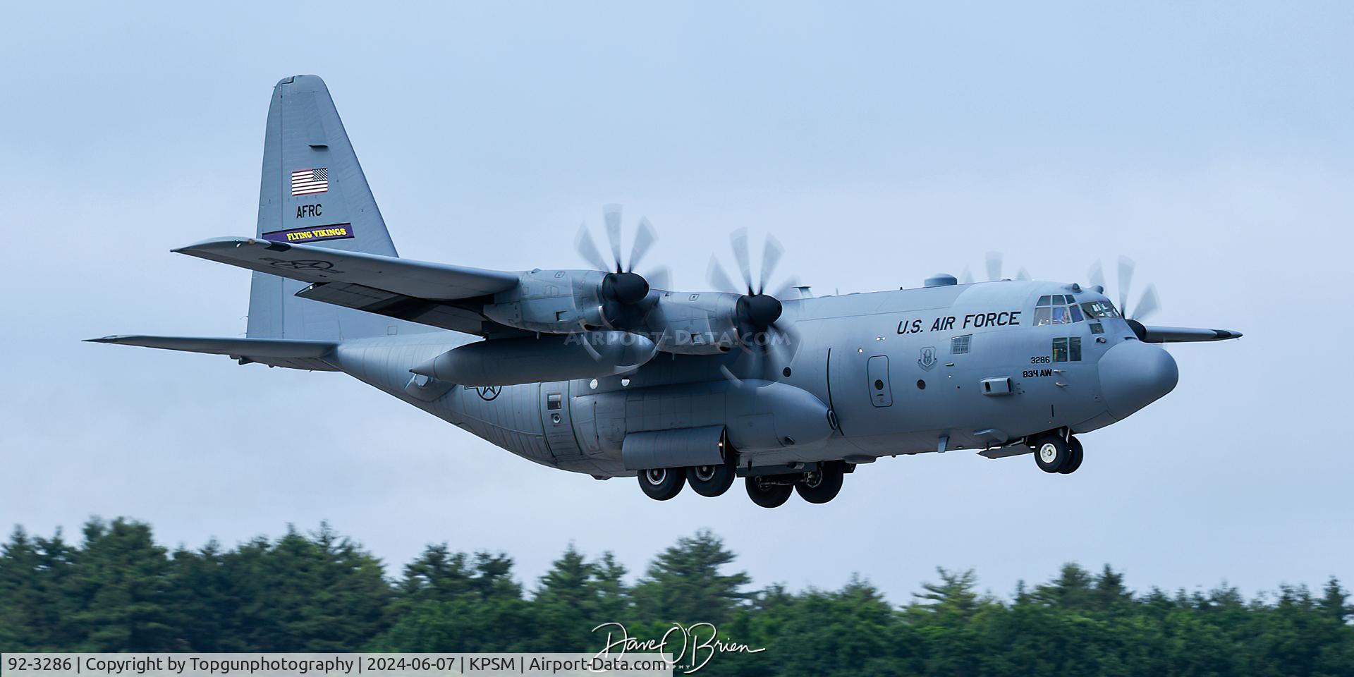 92-3286, 1992 Lockheed C-130H Hercules C/N 382-5349, VIKING86 inbound RW16