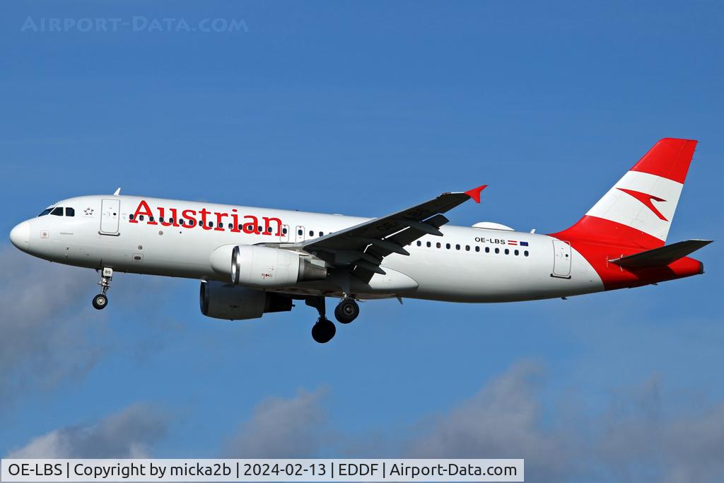 OE-LBS, 2000 Airbus A320-214 C/N 1189, Landing