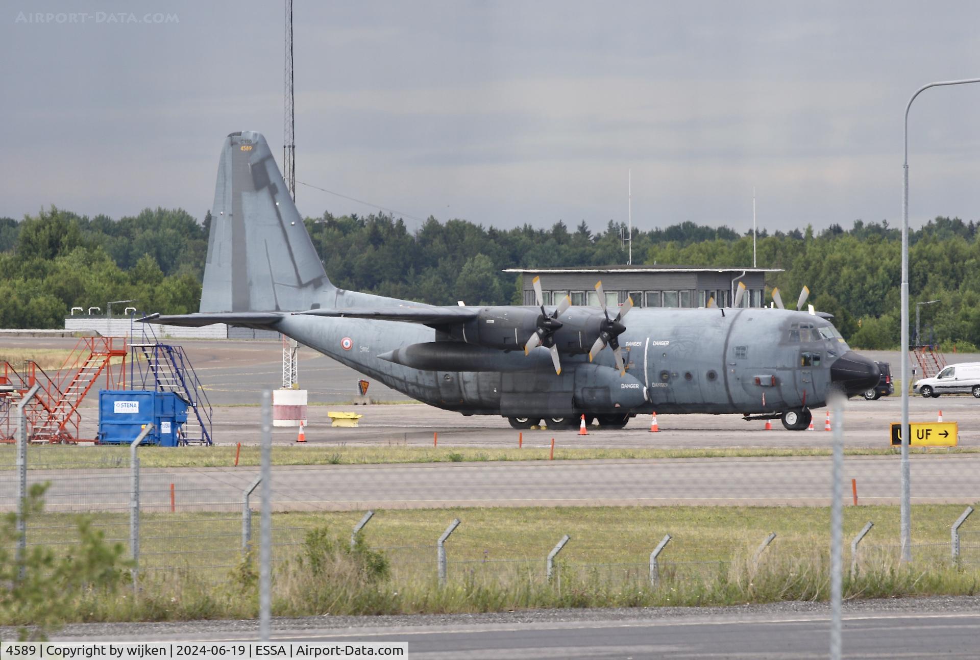 4589, Lockheed C-130H Hercules C/N 382-4589, Ramp M
