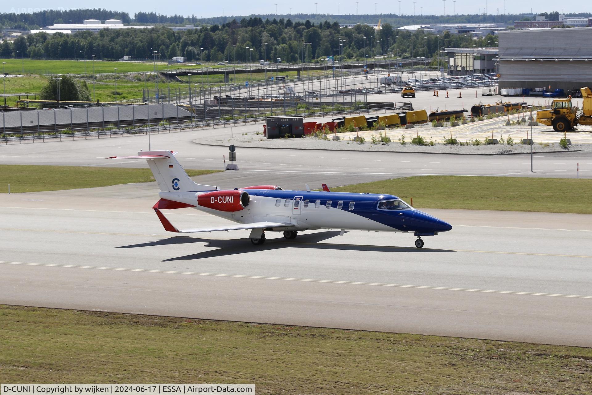 D-CUNI, 2006 Learjet 45 C/N 45-308, Twy W