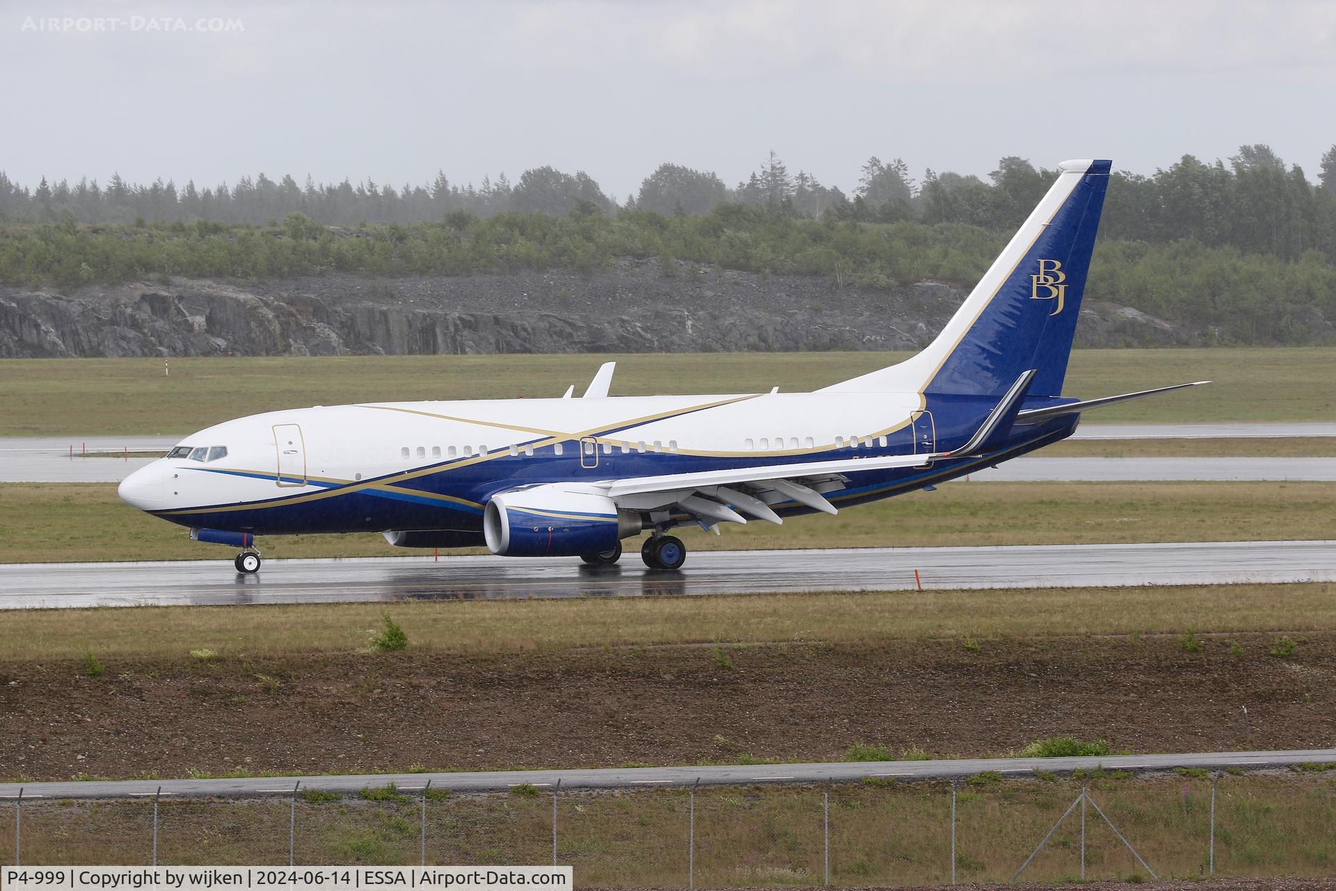 P4-999, 1999 Boeing 737-7BQ C/N 30547, Twy W