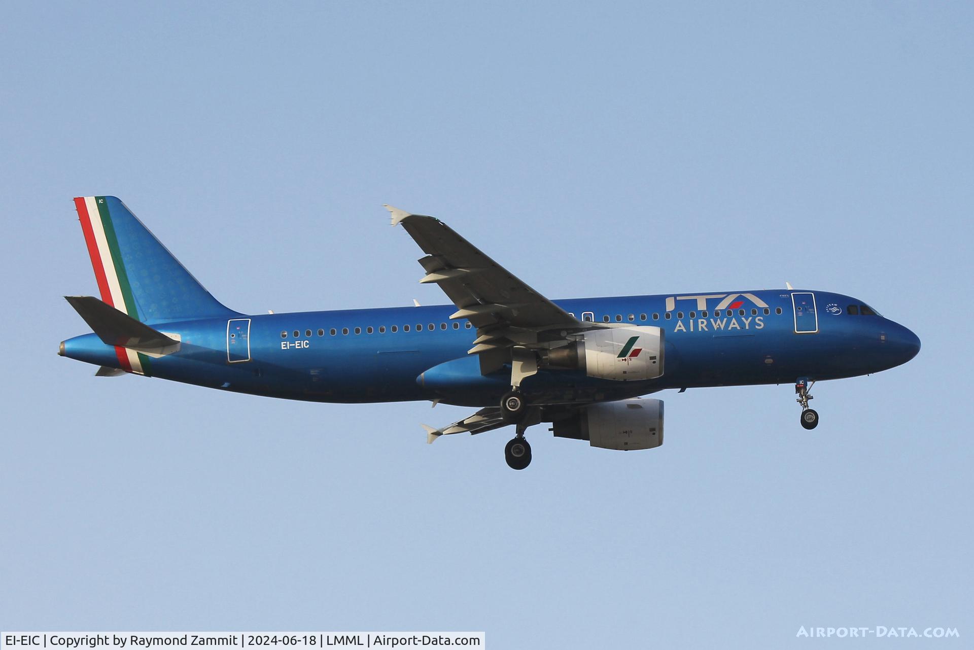 EI-EIC, 2010 Airbus A320-216 C/N 4520, A320 EI-EIC ITA