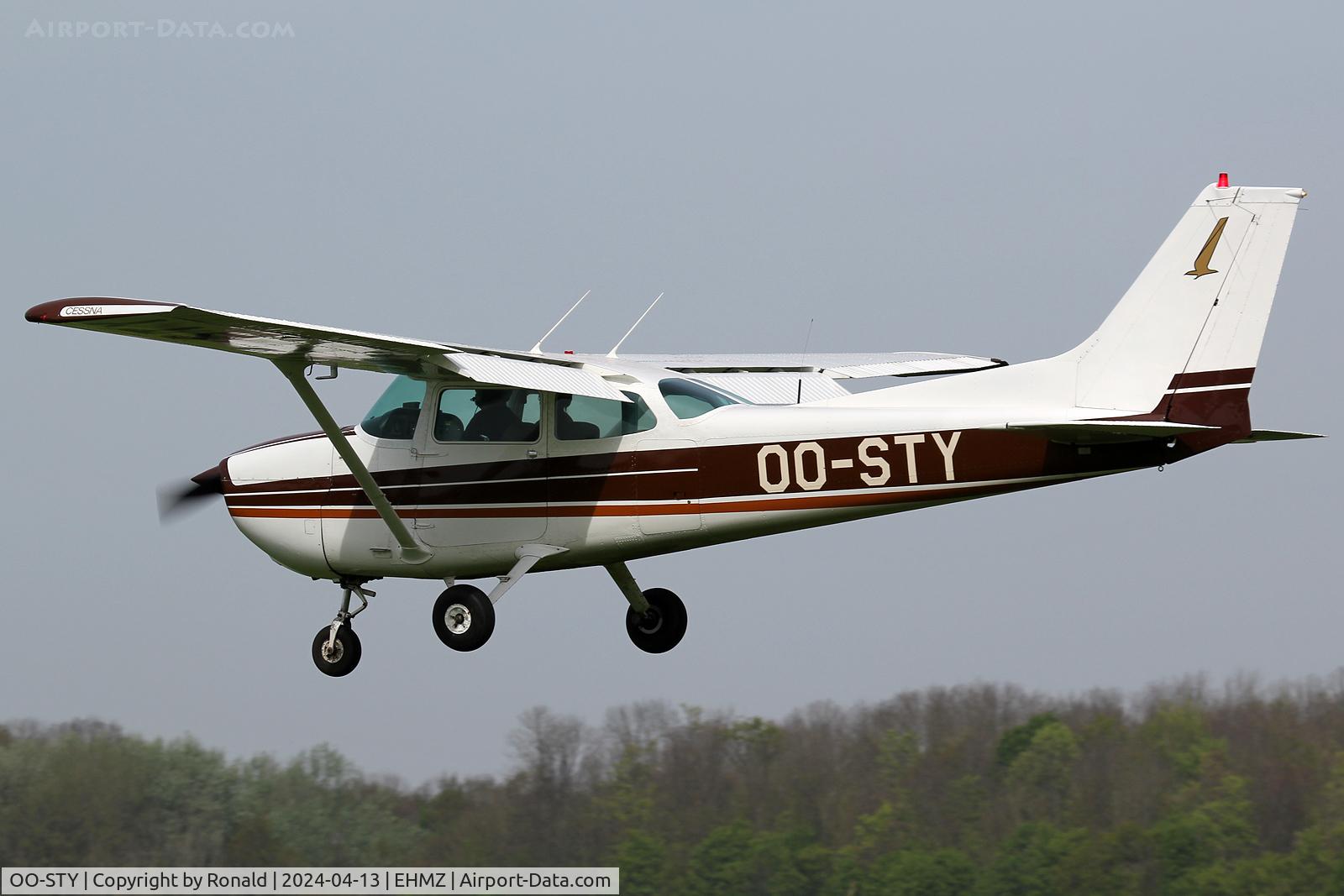 OO-STY, Cessna 172N C/N 17270980, at ehmz