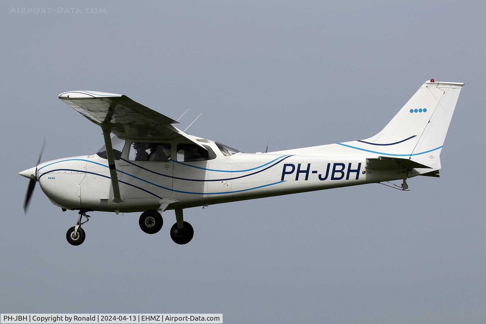 PH-JBH, 1974 Reims F172M Skyhawk C/N 1182, at ehmz
