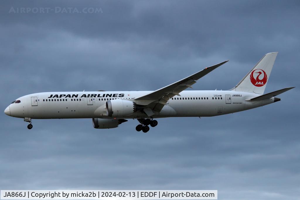 JA866J, 2016 Boeing 787-9 Dreamliner Dreamliner C/N 35423, Landing