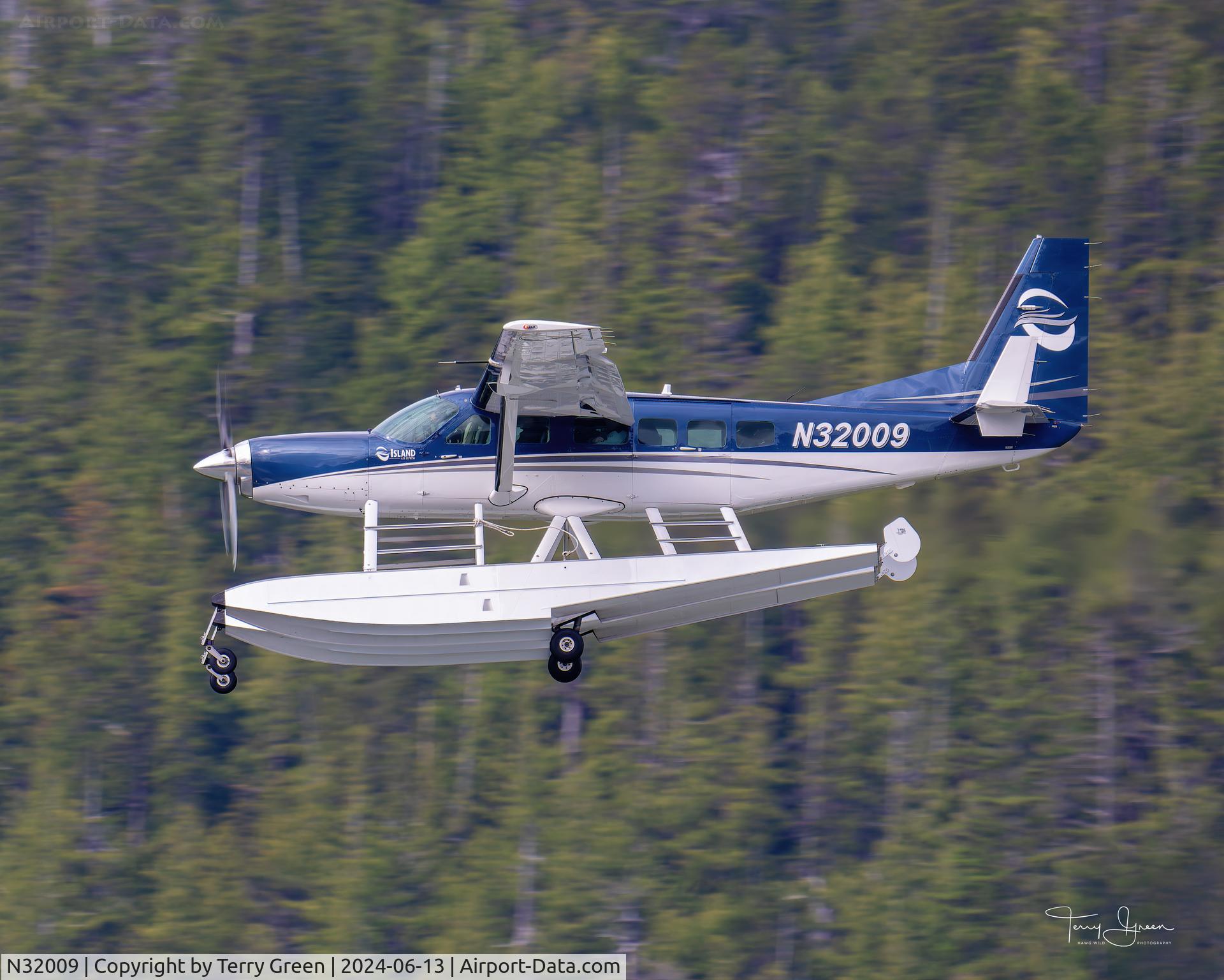 N32009, 1987 Cessna 208 C/N 20800022, Island Air Express