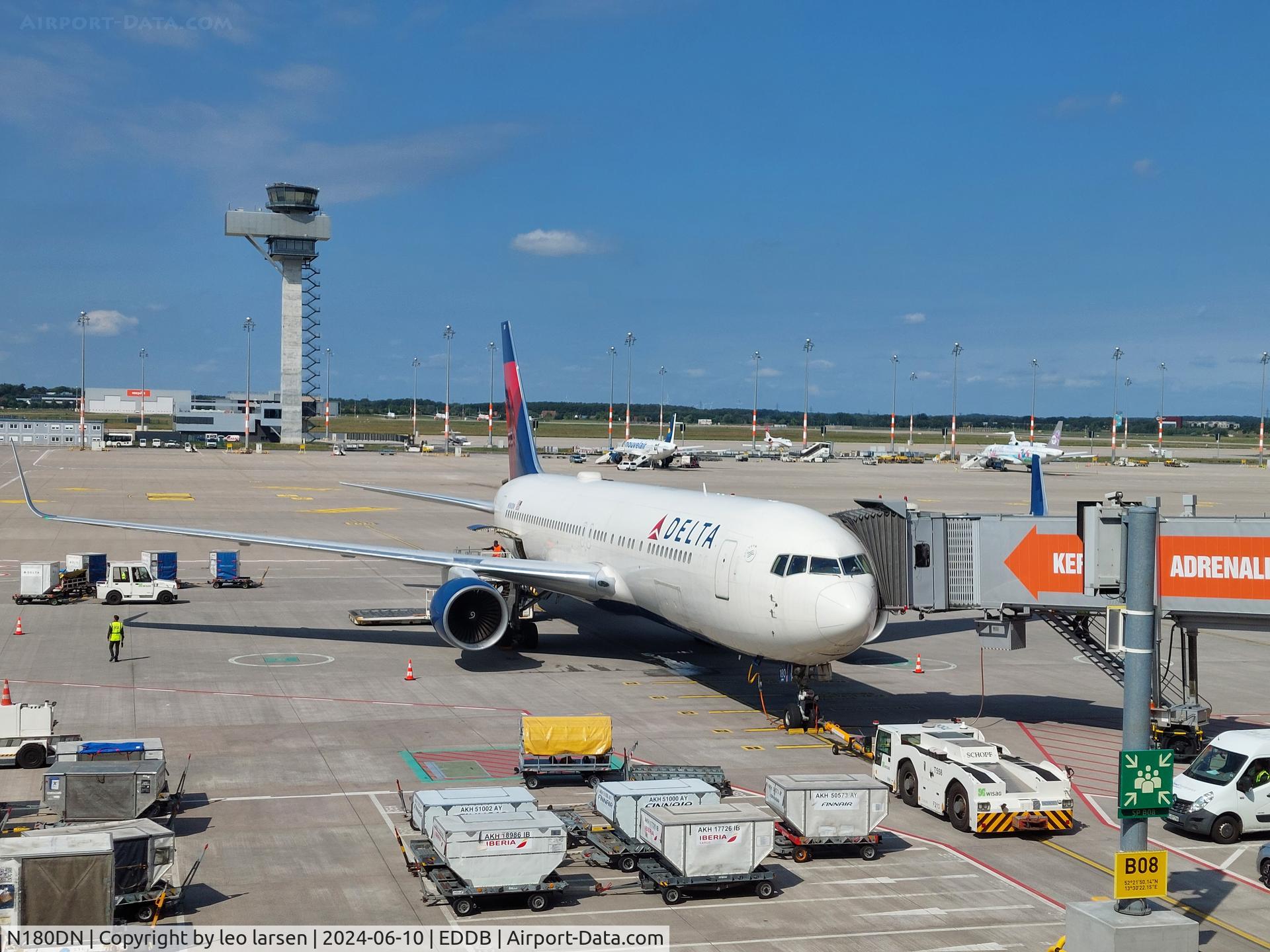 N180DN, 1992 Boeing 767-332 C/N 25985, Berlin 10.6.2024