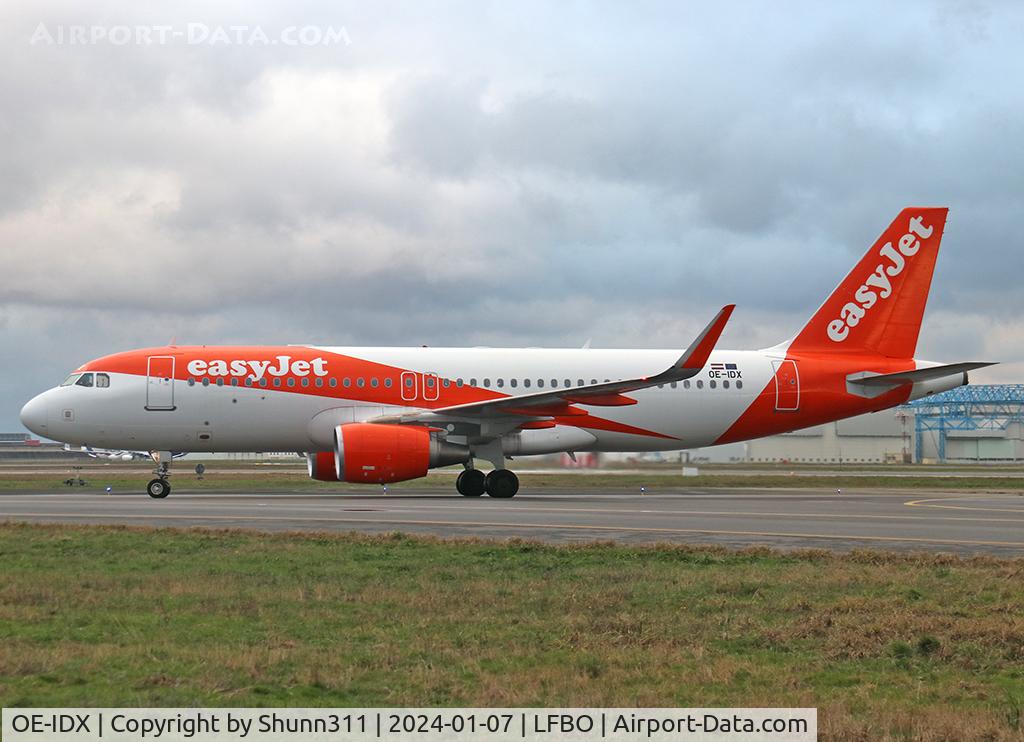OE-IDX, 2002 Airbus A320-232 C/N 1771, Taxiing to the Terminal...