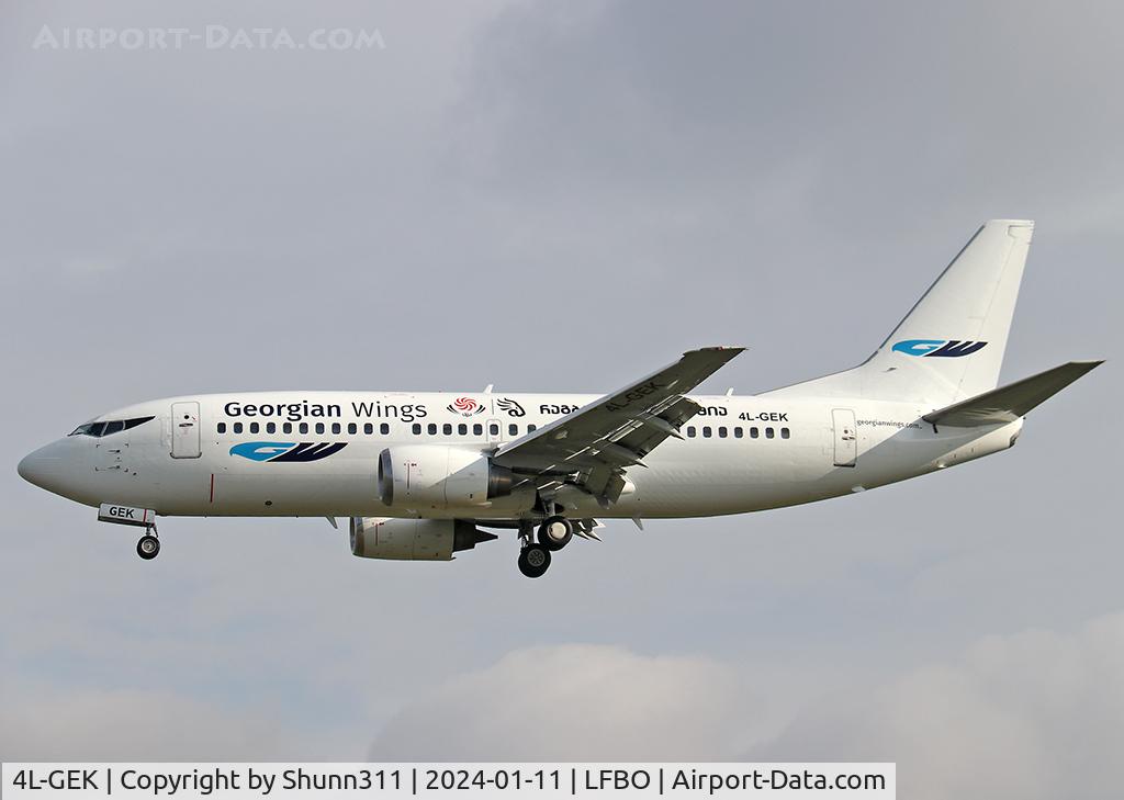 4L-GEK, 1991 Boeing 737-3Q8 SF C/N 25069, Landing rwy 32R