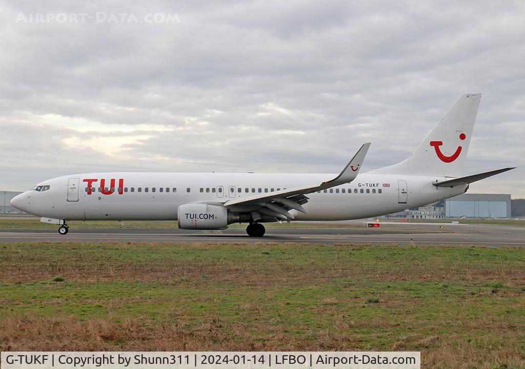 G-TUKF, 2006 Boeing 737-8AS C/N 33605, Taxiing to the Terminal...