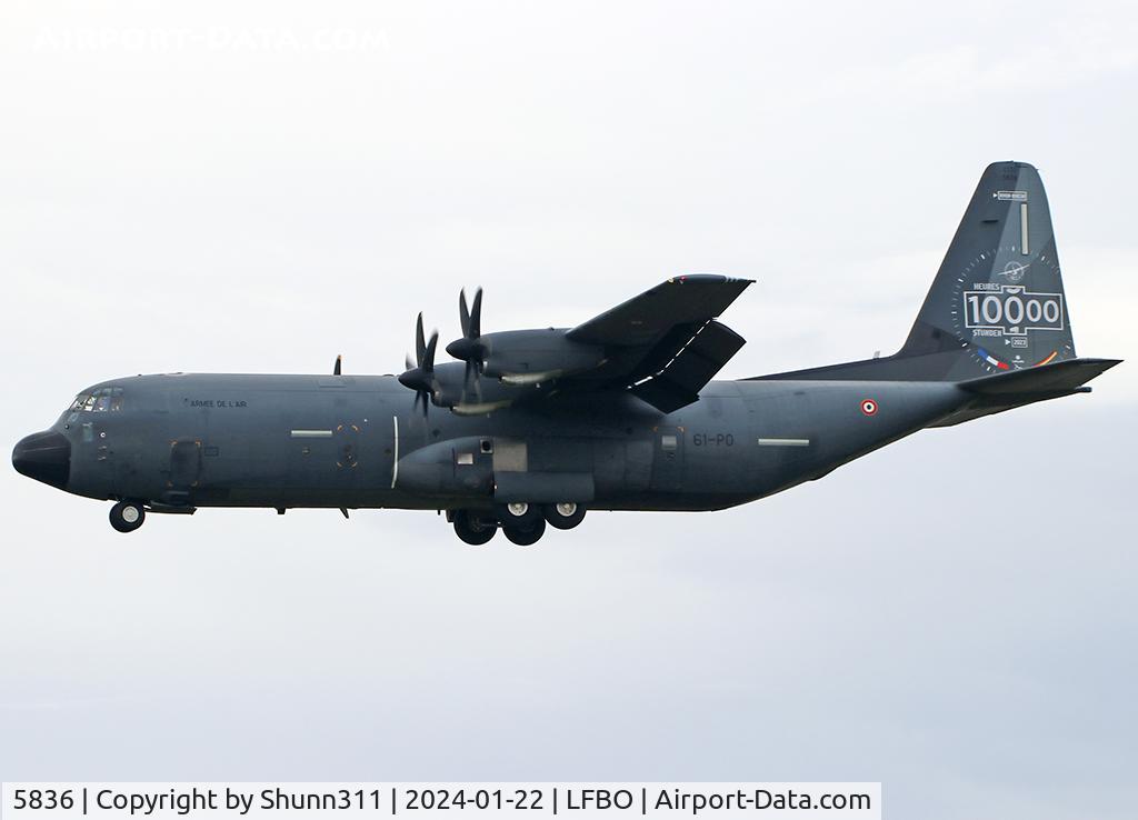5836, 2017 Lockheed Martin C-130J-30 Hercules C/N 382-5836, Landing rwy 14L with special c/s