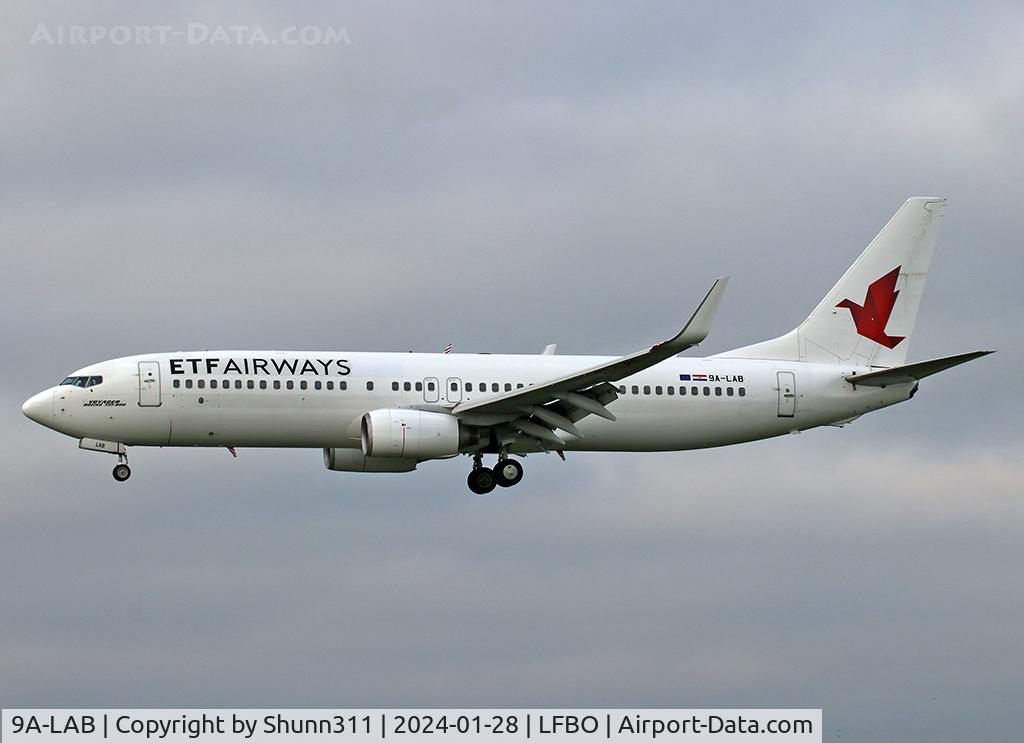 9A-LAB, 2001 Boeing 737-8K5 C/N 30882, Landing rwy 32R