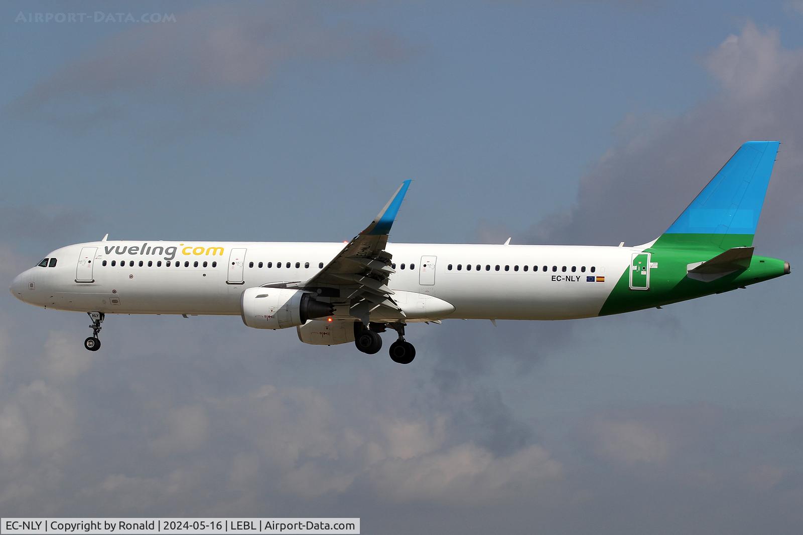 EC-NLY, 2015 Airbus A321-211 C/N 6719, at bcn