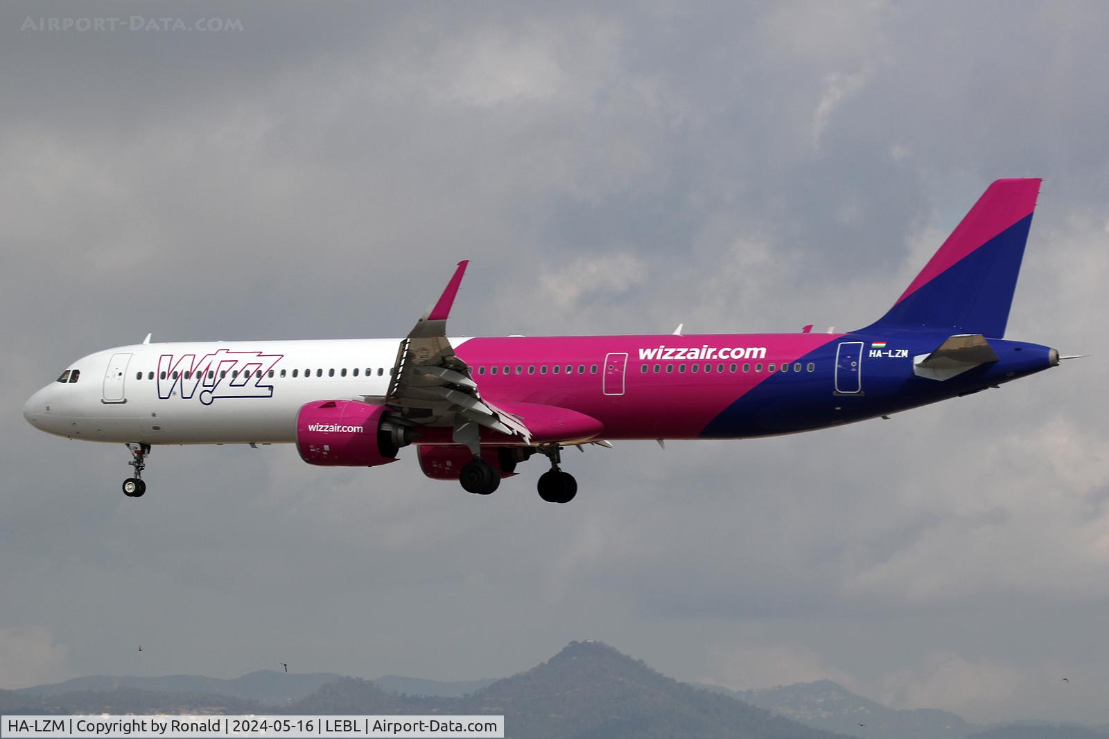 HA-LZM, 2022 Airbus A321-271NX C/N 10930, at bcn