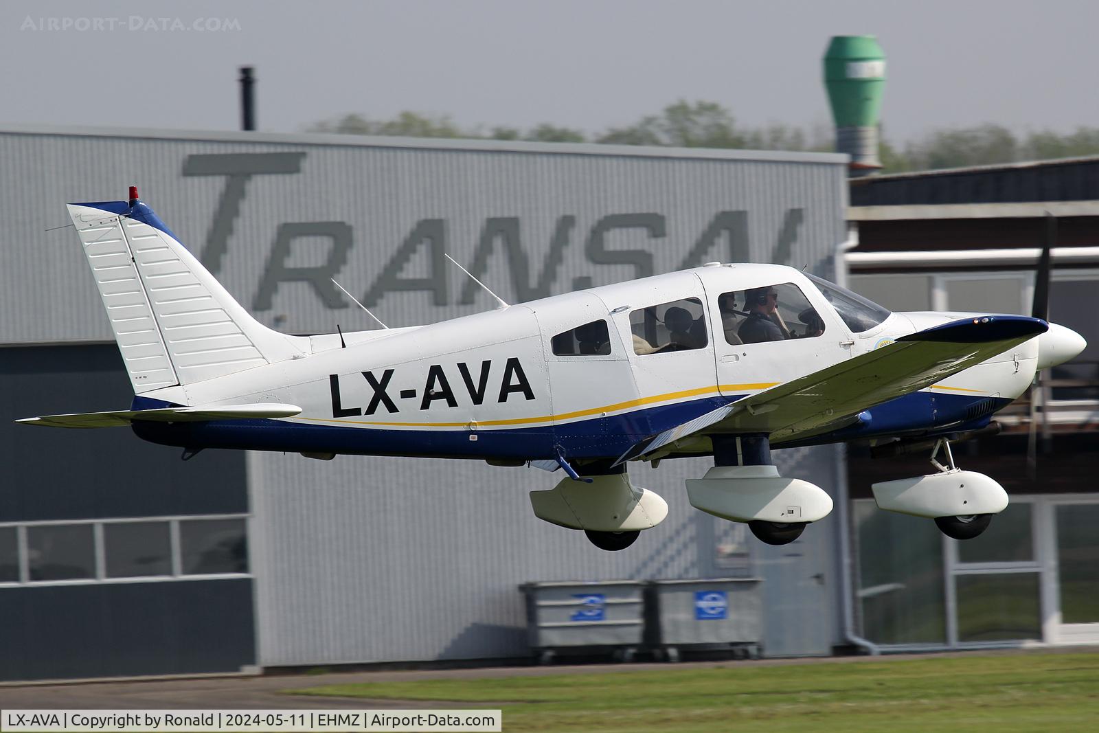 LX-AVA, Piper PA-28-181 Archer II C/N 2890157, at ehmz