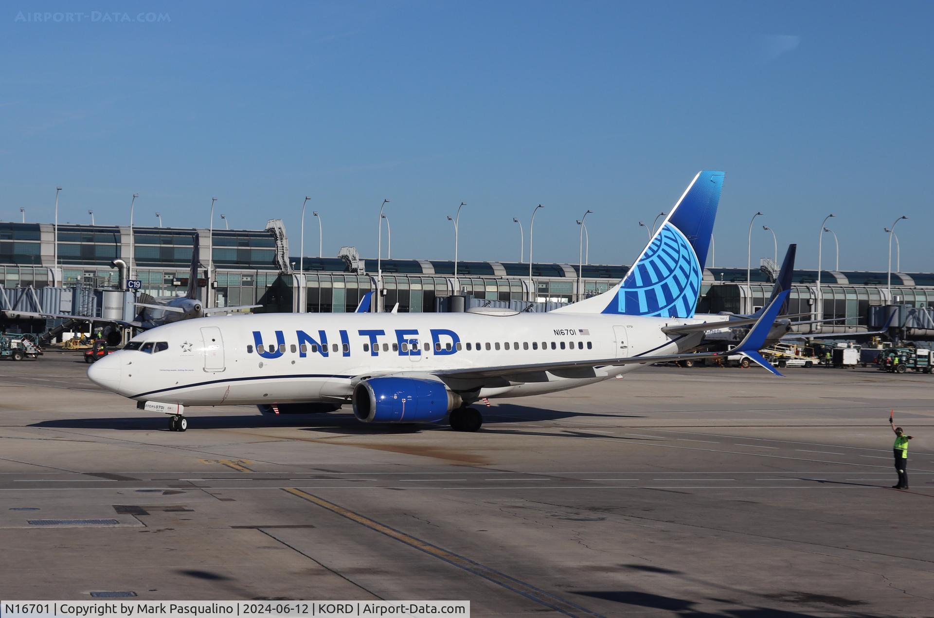 N16701, 1998 Boeing 737-724 C/N 28762, Boeing 737-724